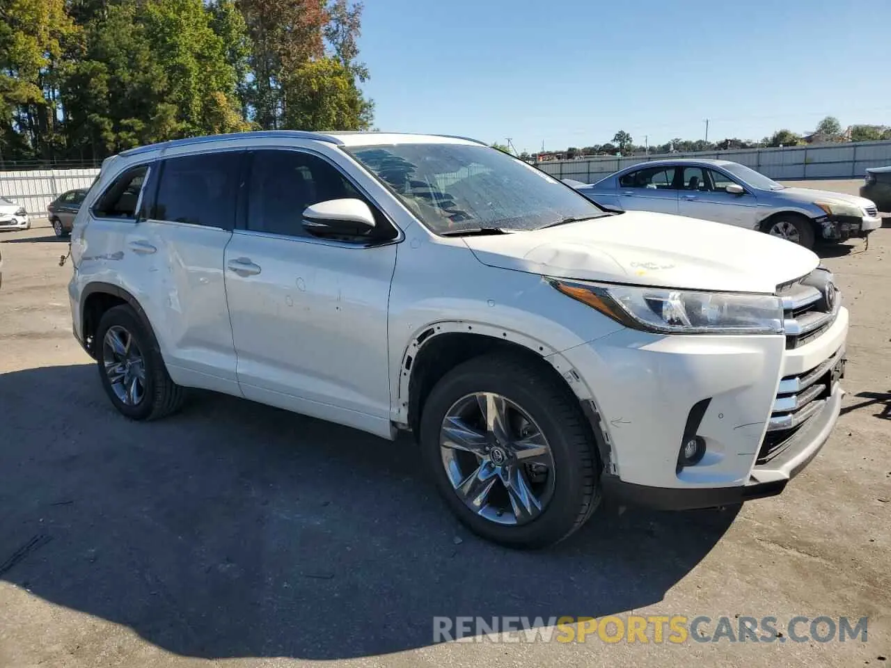 4 Photograph of a damaged car 5TDYZRFH8KS293673 TOYOTA HIGHLANDER 2019