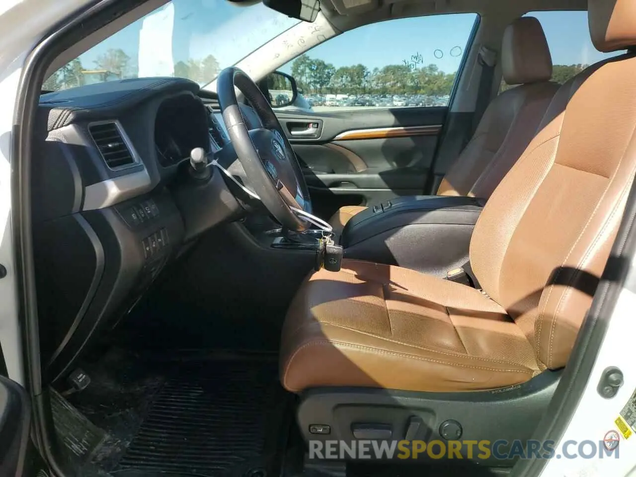 7 Photograph of a damaged car 5TDYZRFH8KS293673 TOYOTA HIGHLANDER 2019
