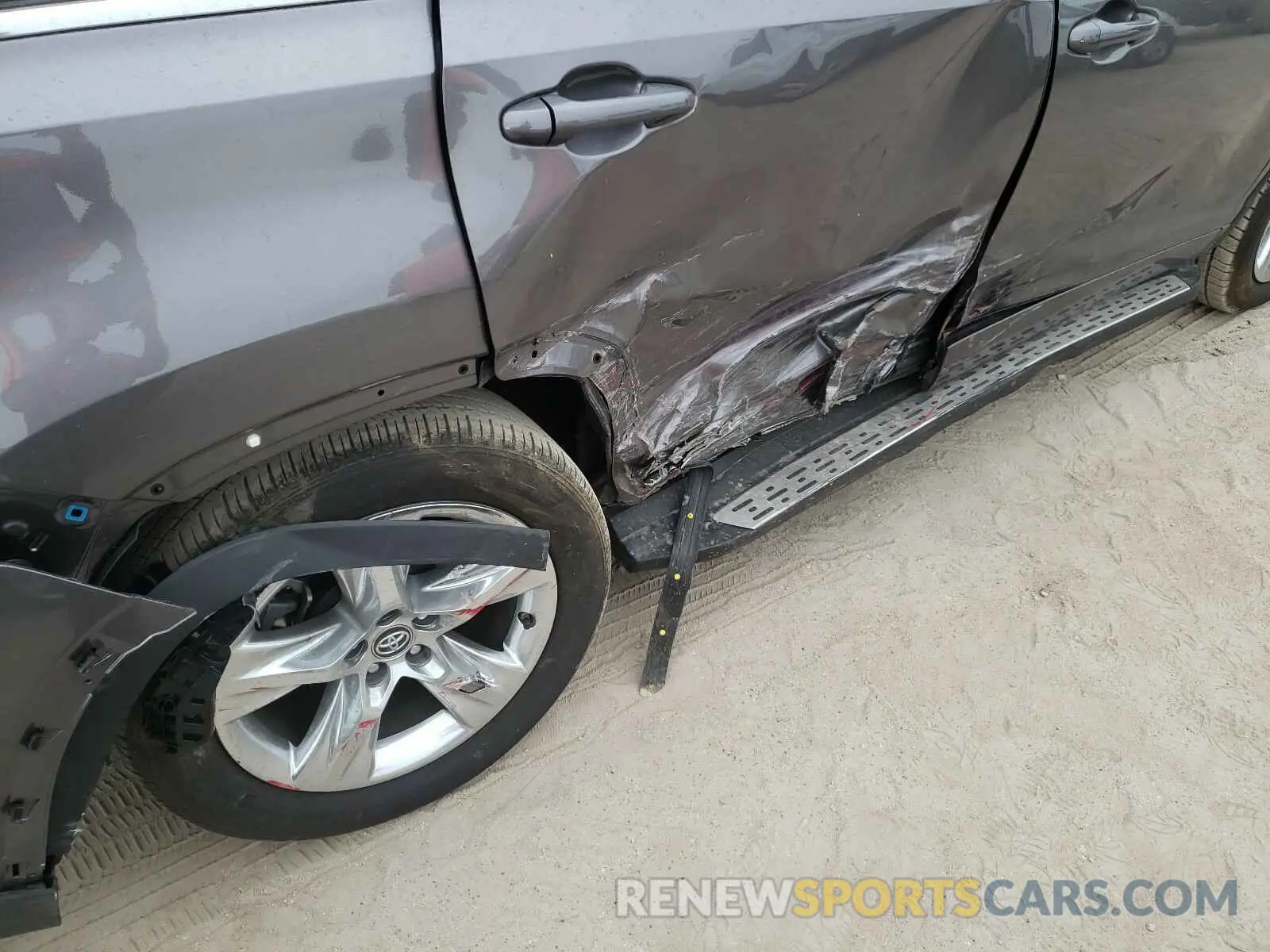 9 Photograph of a damaged car 5TDYZRFH9KS291480 TOYOTA HIGHLANDER 2019