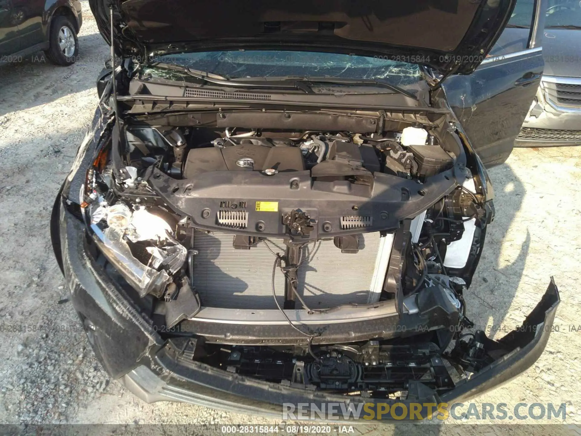 10 Photograph of a damaged car 5TDYZRFH9KS337468 TOYOTA HIGHLANDER 2019