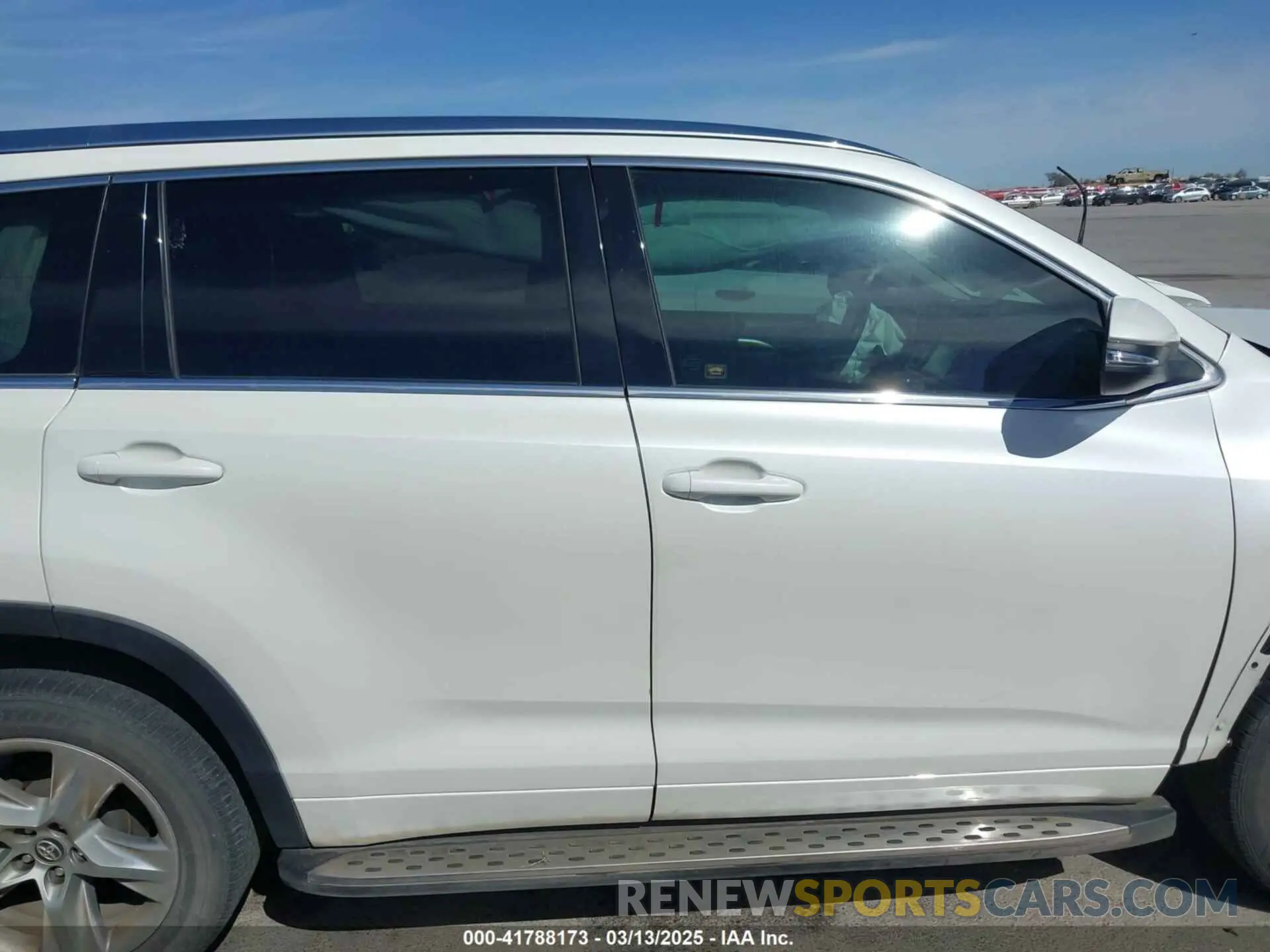 14 Photograph of a damaged car 5TDYZRFHXKS339553 TOYOTA HIGHLANDER 2019