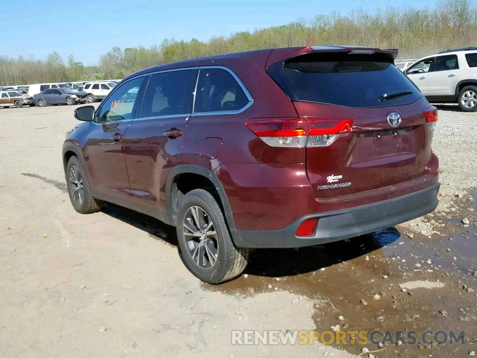 3 Photograph of a damaged car 5TDZARFH0KS043503 TOYOTA HIGHLANDER 2019