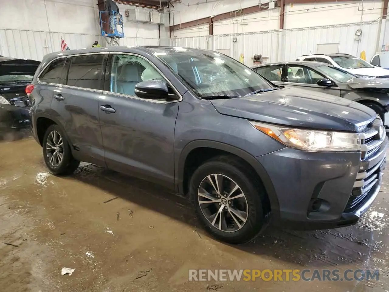 4 Photograph of a damaged car 5TDZARFH0KS050094 TOYOTA HIGHLANDER 2019