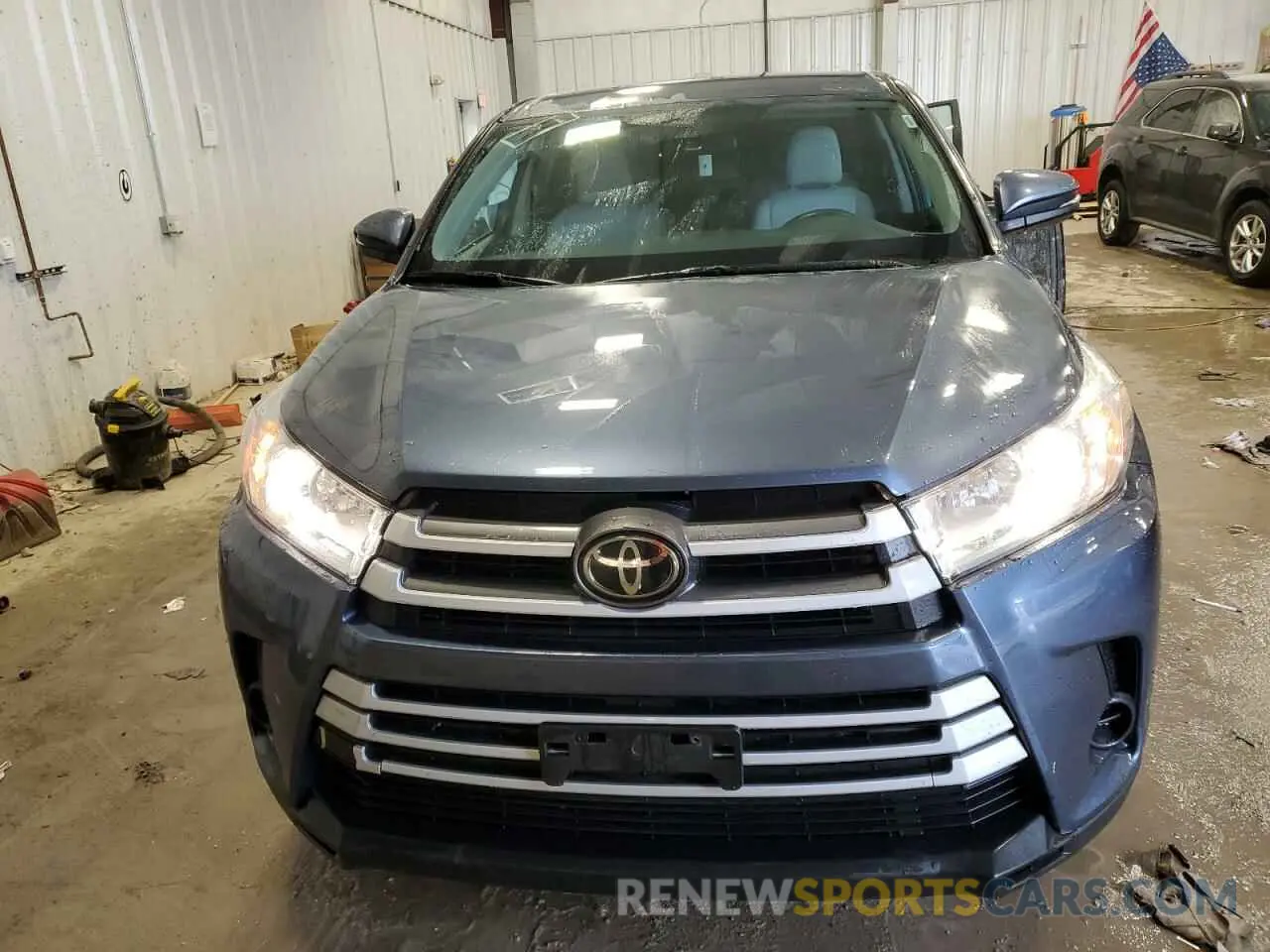 5 Photograph of a damaged car 5TDZARFH0KS050094 TOYOTA HIGHLANDER 2019