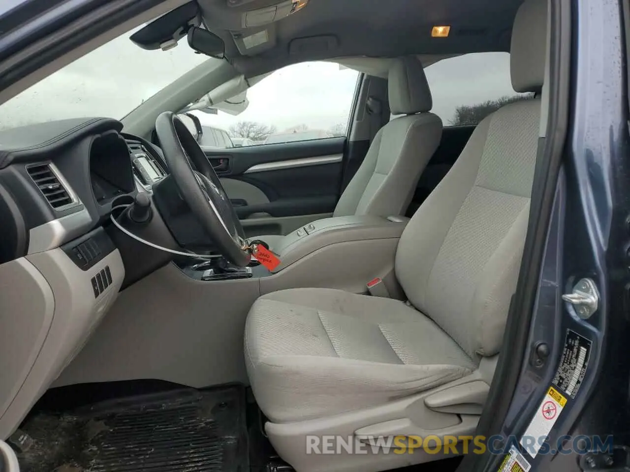 7 Photograph of a damaged car 5TDZARFH0KS050094 TOYOTA HIGHLANDER 2019