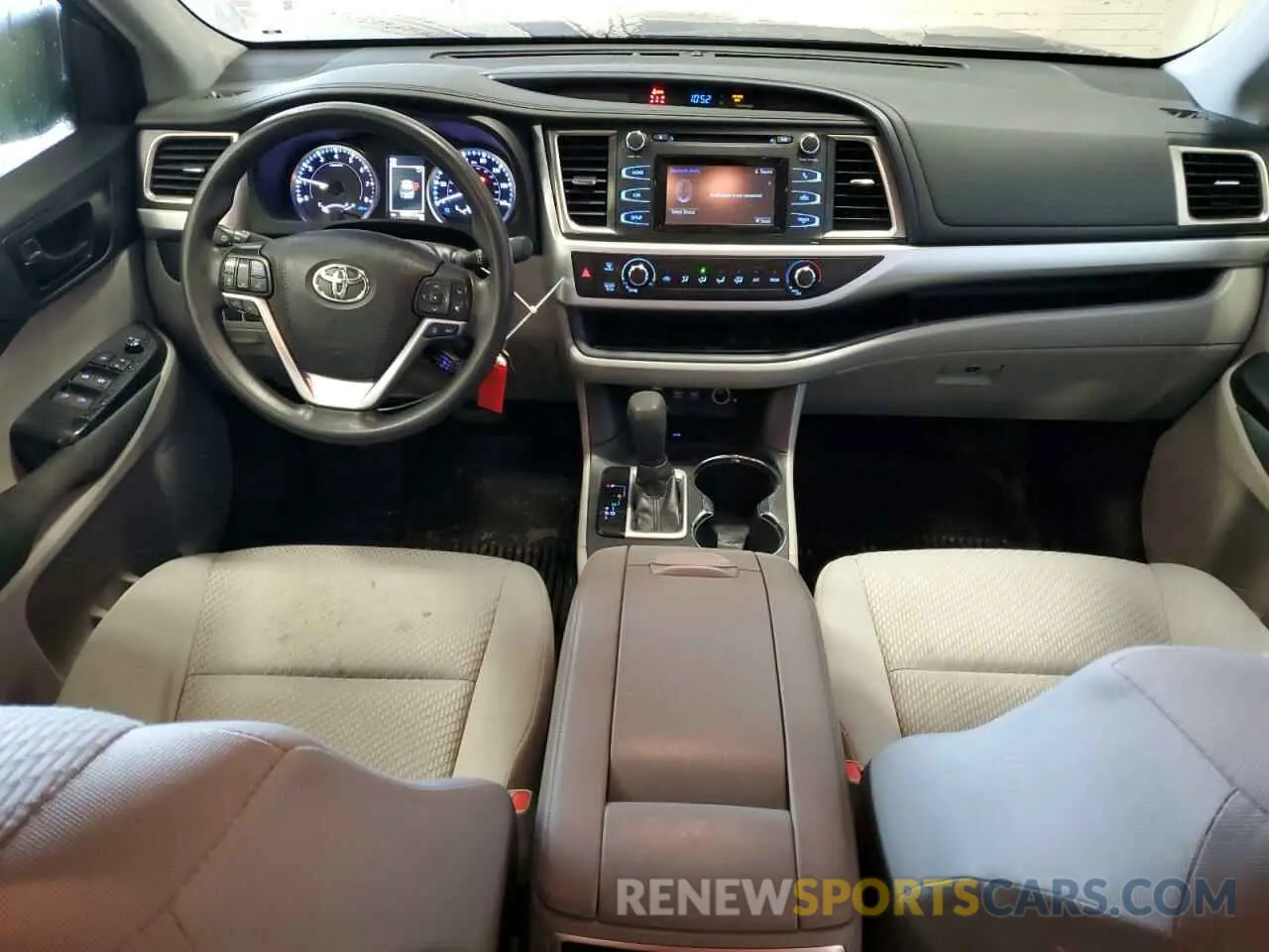 8 Photograph of a damaged car 5TDZARFH0KS050094 TOYOTA HIGHLANDER 2019