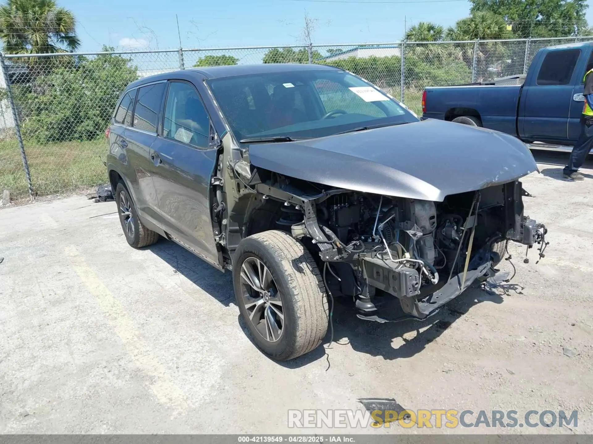 1 Фотография поврежденного автомобиля 5TDZARFH0KS056820 TOYOTA HIGHLANDER 2019