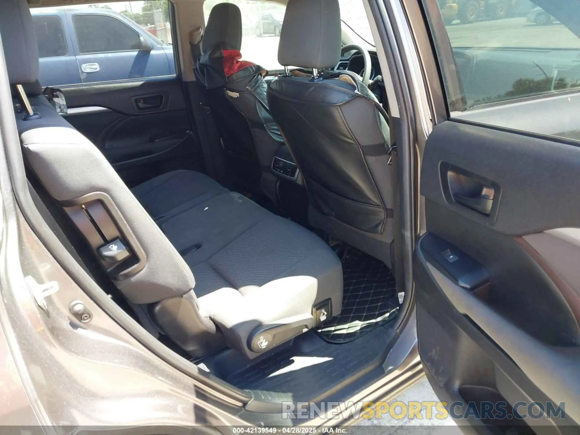8 Фотография поврежденного автомобиля 5TDZARFH0KS056820 TOYOTA HIGHLANDER 2019