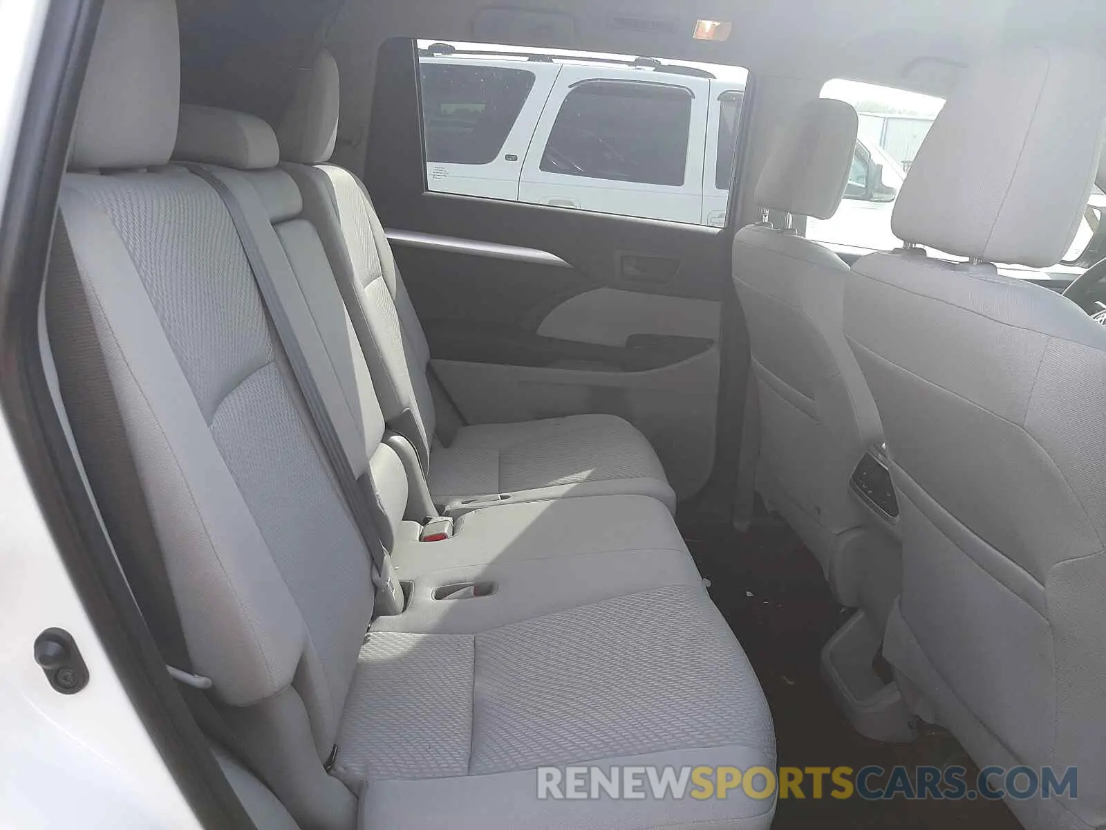 6 Photograph of a damaged car 5TDZARFH0KS057675 TOYOTA HIGHLANDER 2019