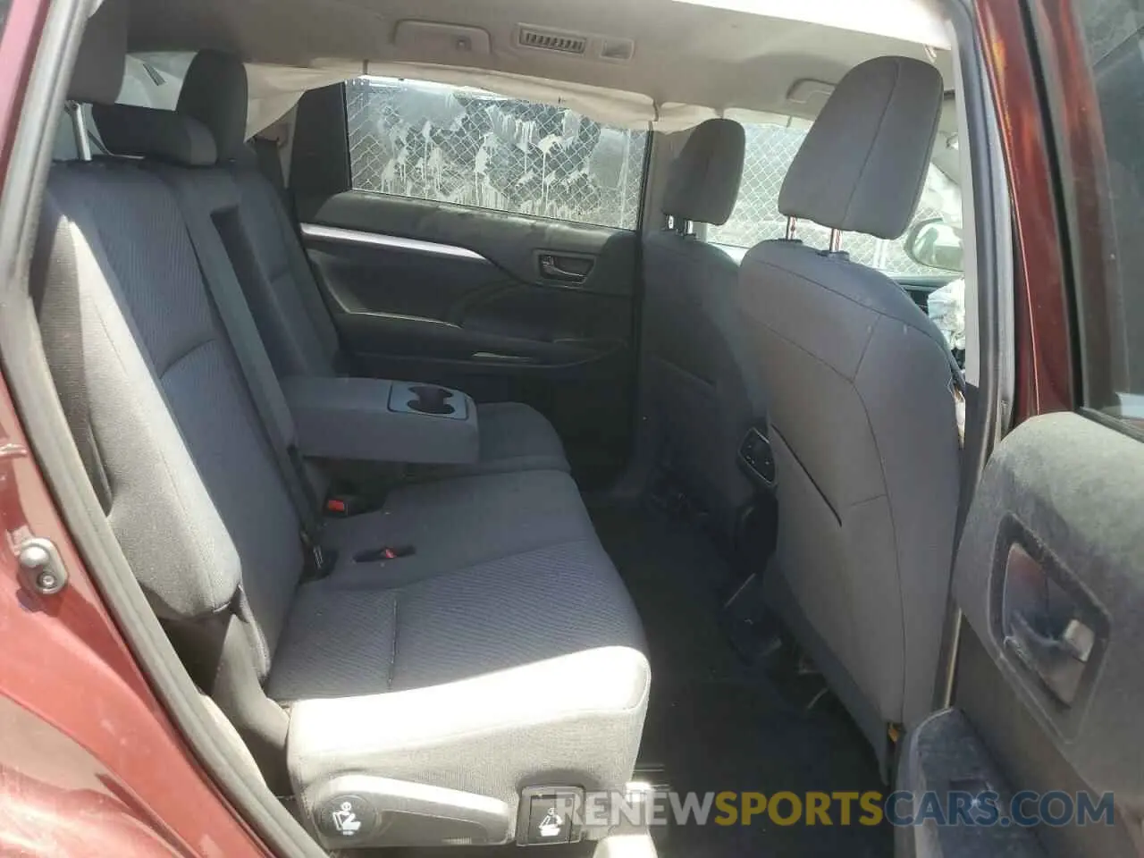 11 Фотография поврежденного автомобиля 5TDZARFH1KS045731 TOYOTA HIGHLANDER 2019