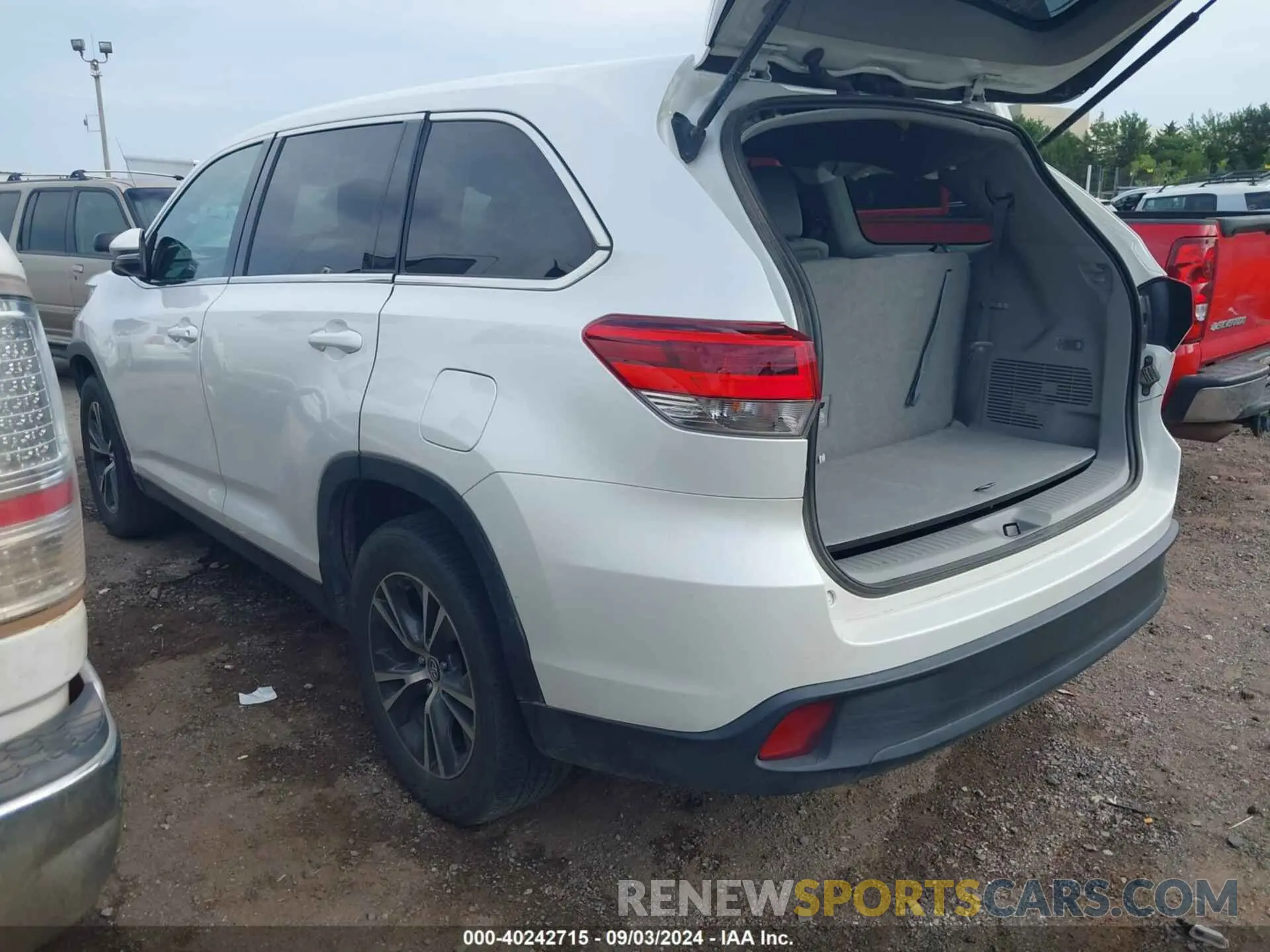 3 Фотография поврежденного автомобиля 5TDZARFH1KS051738 TOYOTA HIGHLANDER 2019