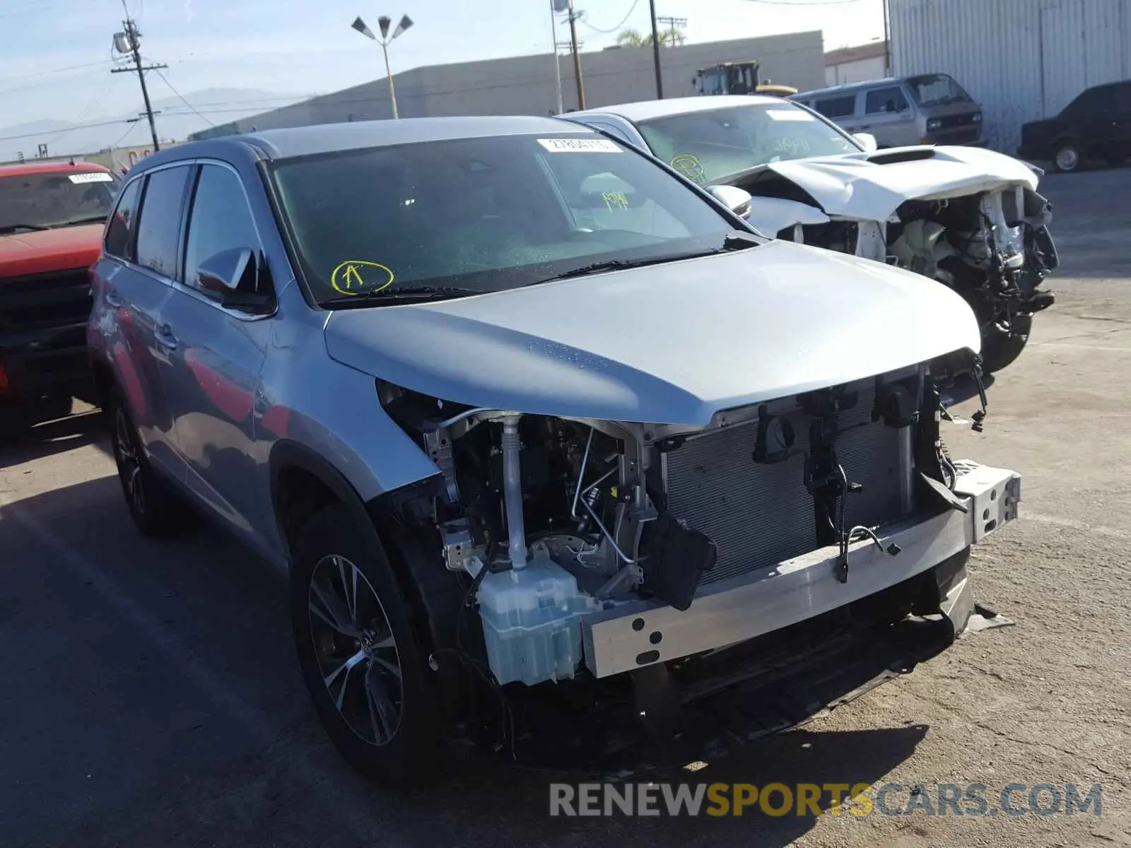 1 Photograph of a damaged car 5TDZARFH1KS051934 TOYOTA HIGHLANDER 2019
