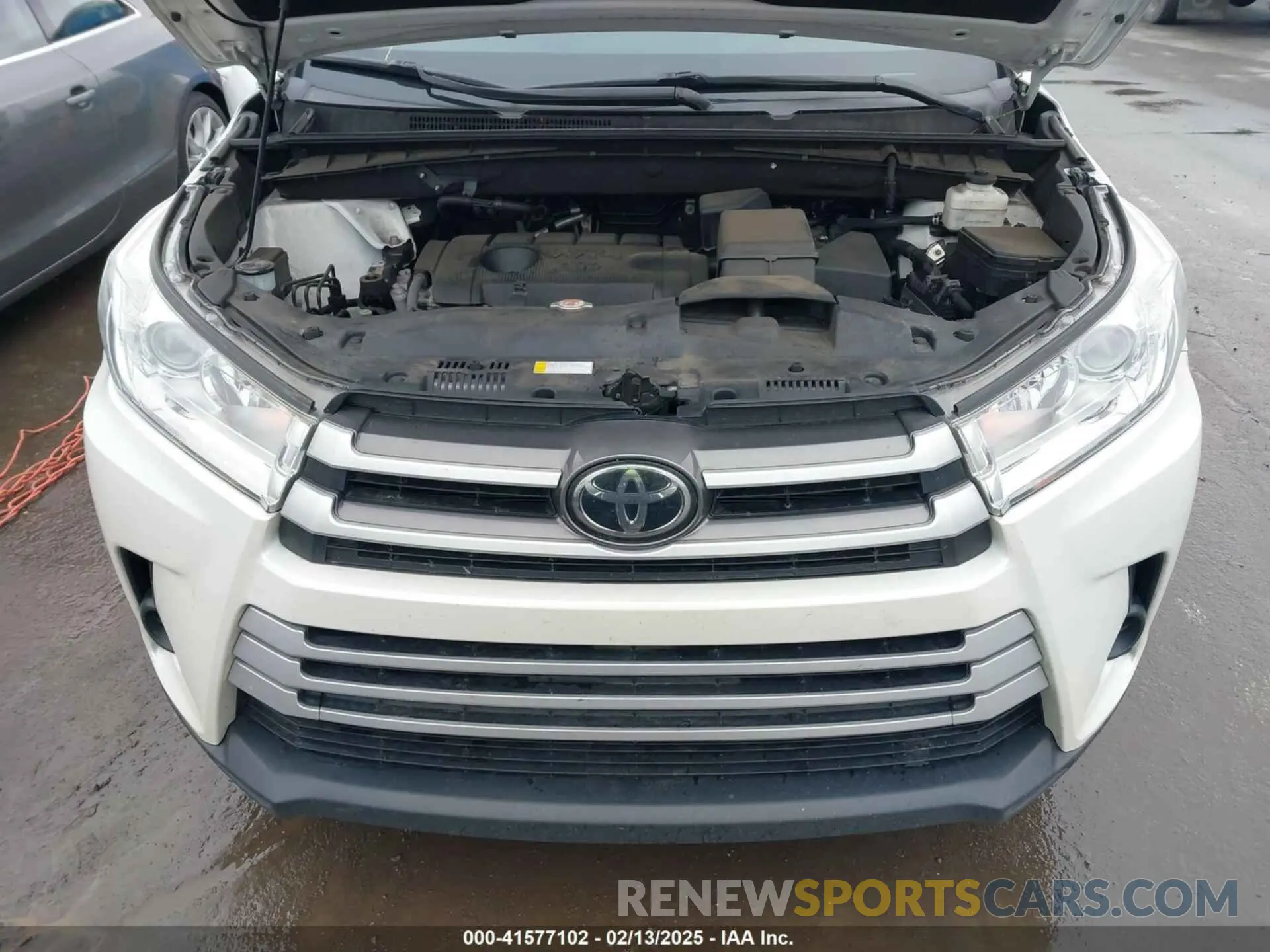 10 Photograph of a damaged car 5TDZARFH1KS055739 TOYOTA HIGHLANDER 2019
