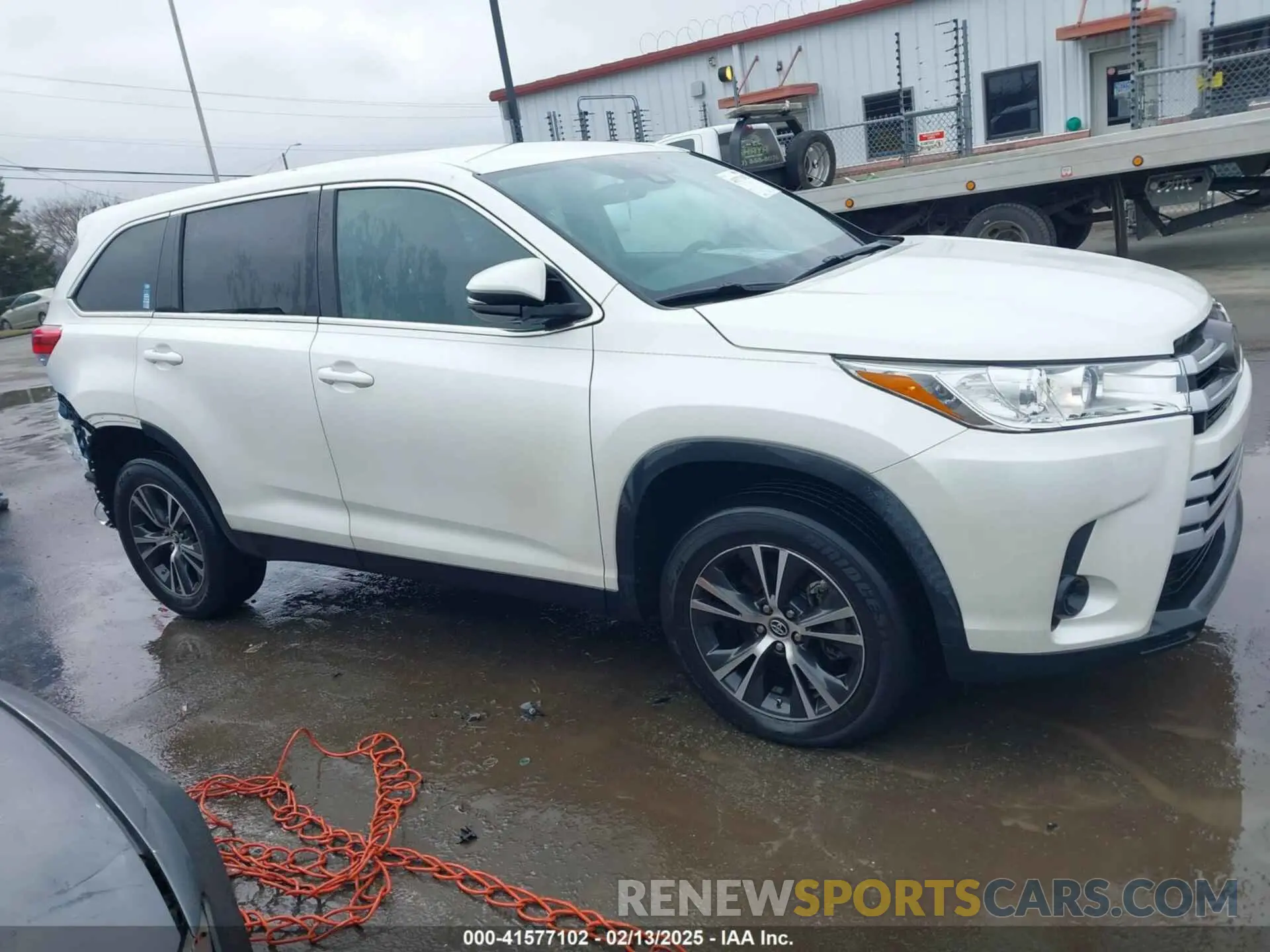 13 Photograph of a damaged car 5TDZARFH1KS055739 TOYOTA HIGHLANDER 2019