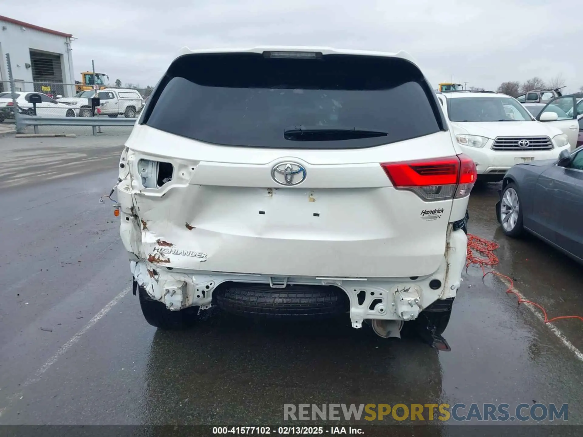 16 Photograph of a damaged car 5TDZARFH1KS055739 TOYOTA HIGHLANDER 2019