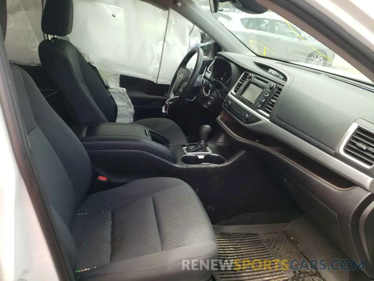 5 Photograph of a damaged car 5TDZARFH1KS056390 TOYOTA HIGHLANDER 2019
