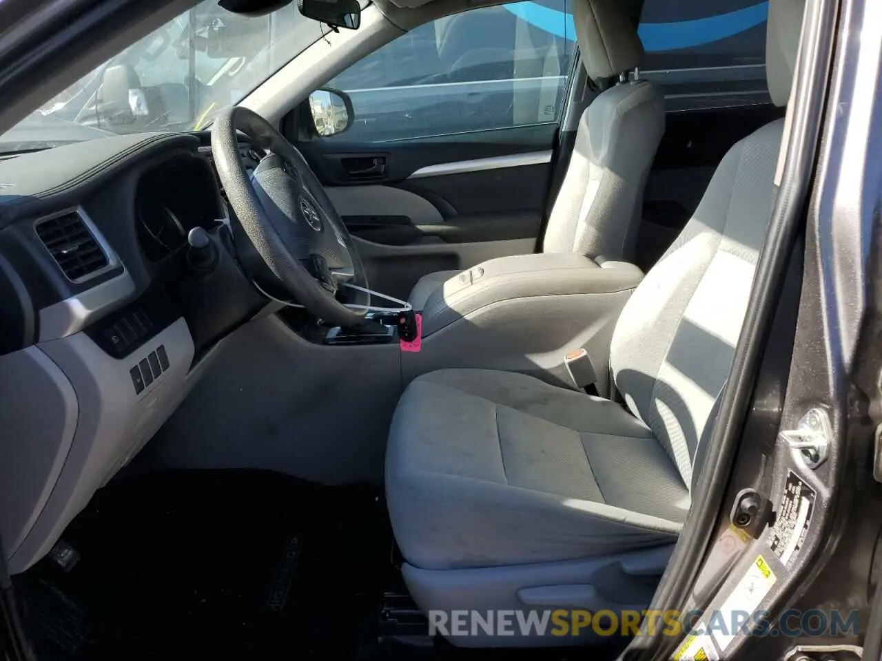 7 Photograph of a damaged car 5TDZARFH2KS050663 TOYOTA HIGHLANDER 2019