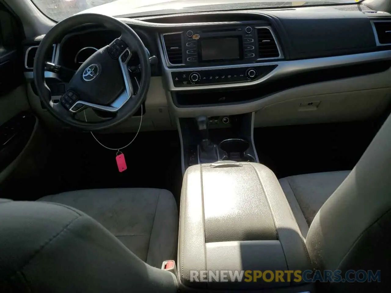8 Photograph of a damaged car 5TDZARFH2KS050663 TOYOTA HIGHLANDER 2019