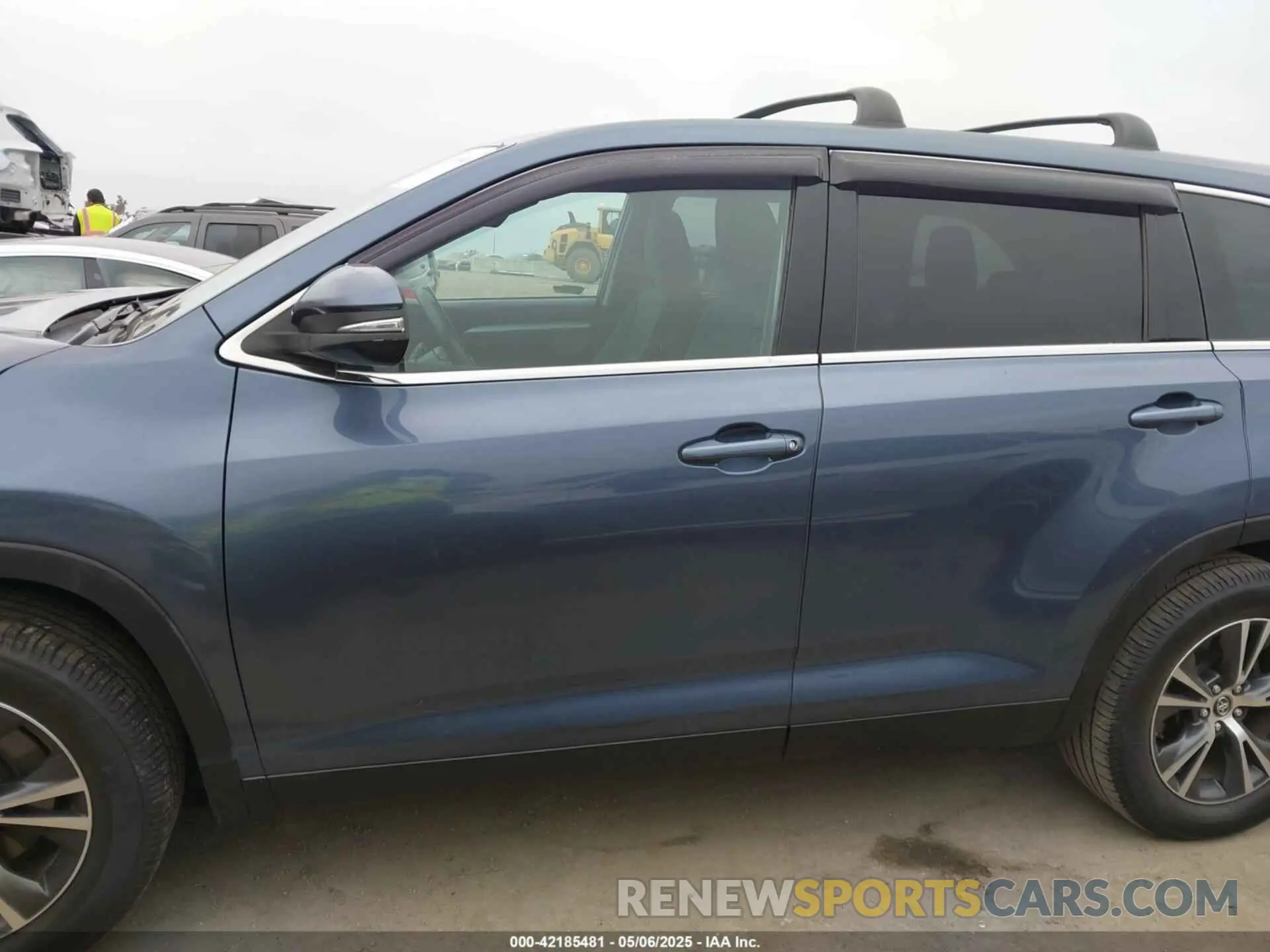 14 Photograph of a damaged car 5TDZARFH2KS051554 TOYOTA HIGHLANDER 2019
