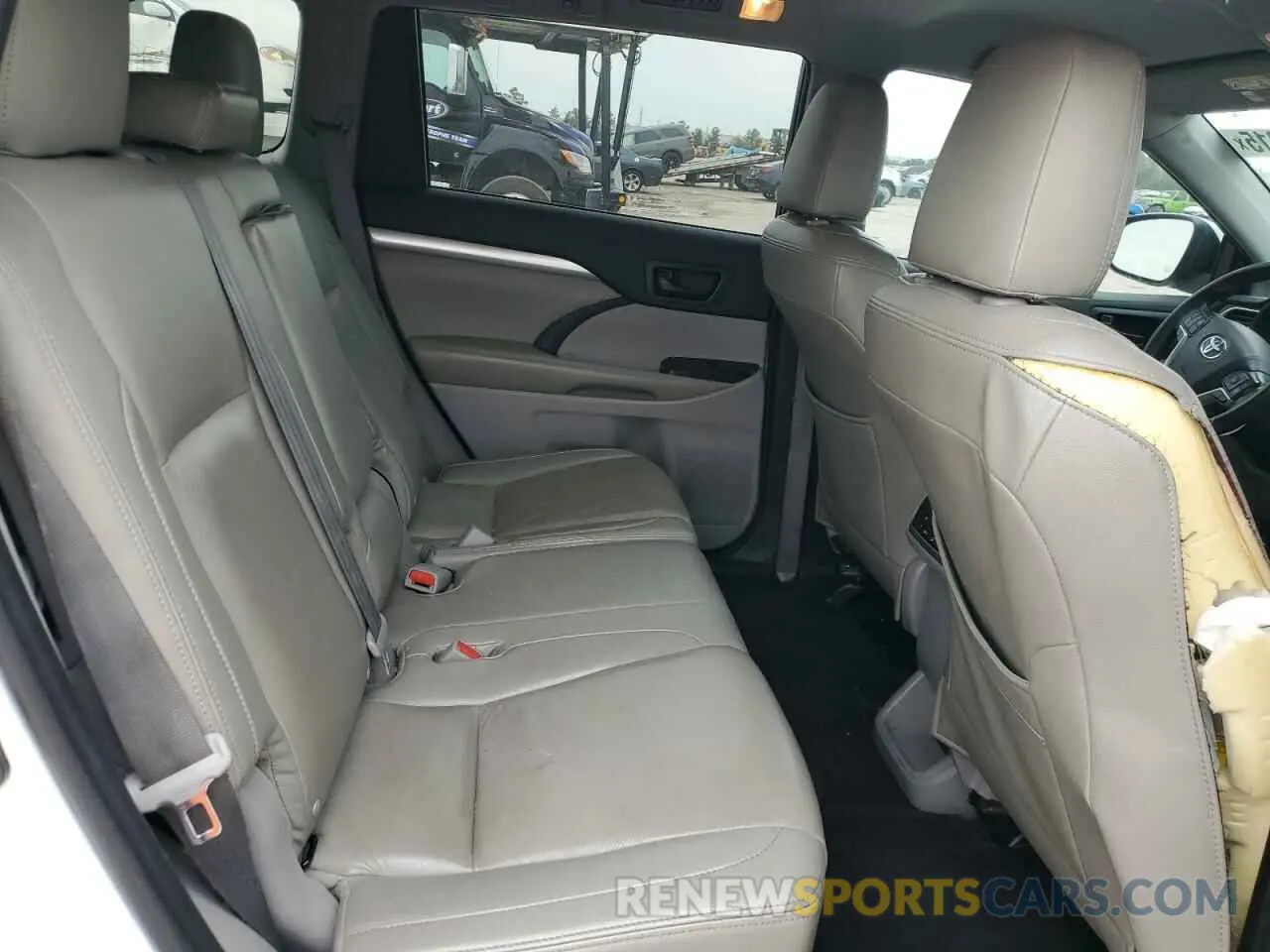 11 Photograph of a damaged car 5TDZARFH2KS052171 TOYOTA HIGHLANDER 2019