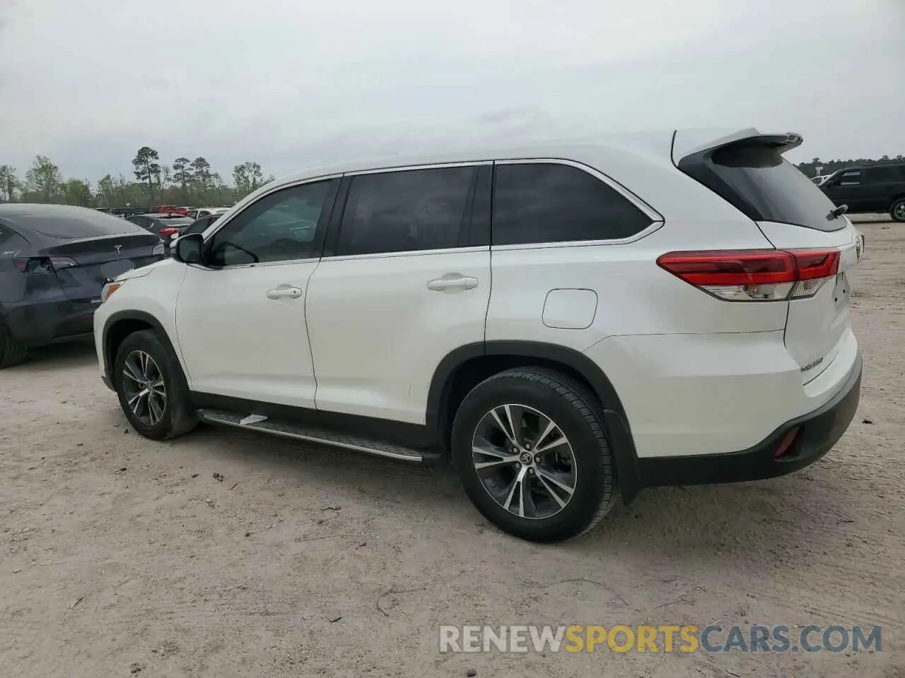 2 Photograph of a damaged car 5TDZARFH2KS052171 TOYOTA HIGHLANDER 2019