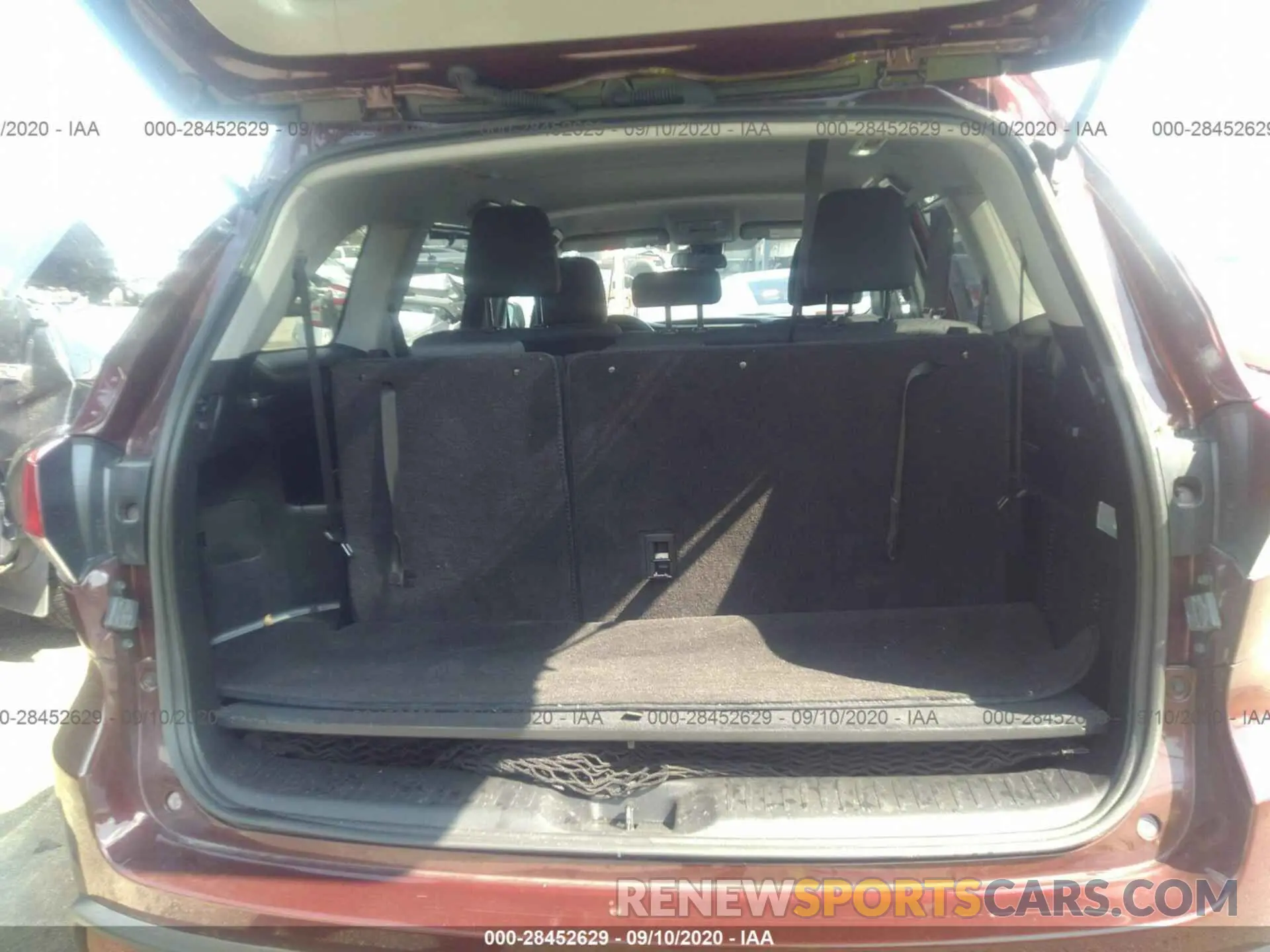 8 Photograph of a damaged car 5TDZARFH2KS053353 TOYOTA HIGHLANDER 2019