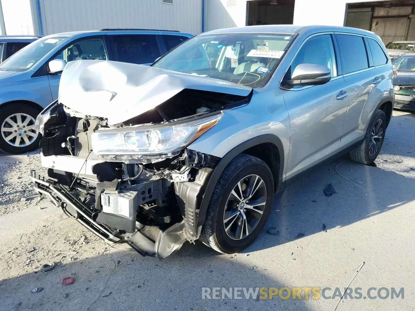 2 Photograph of a damaged car 5TDZARFH2KS053756 TOYOTA HIGHLANDER 2019