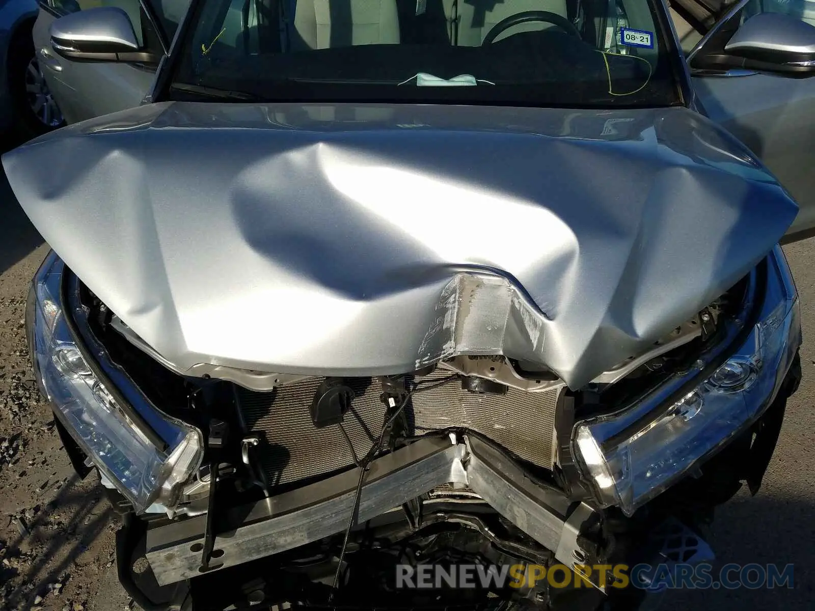 7 Photograph of a damaged car 5TDZARFH2KS053756 TOYOTA HIGHLANDER 2019
