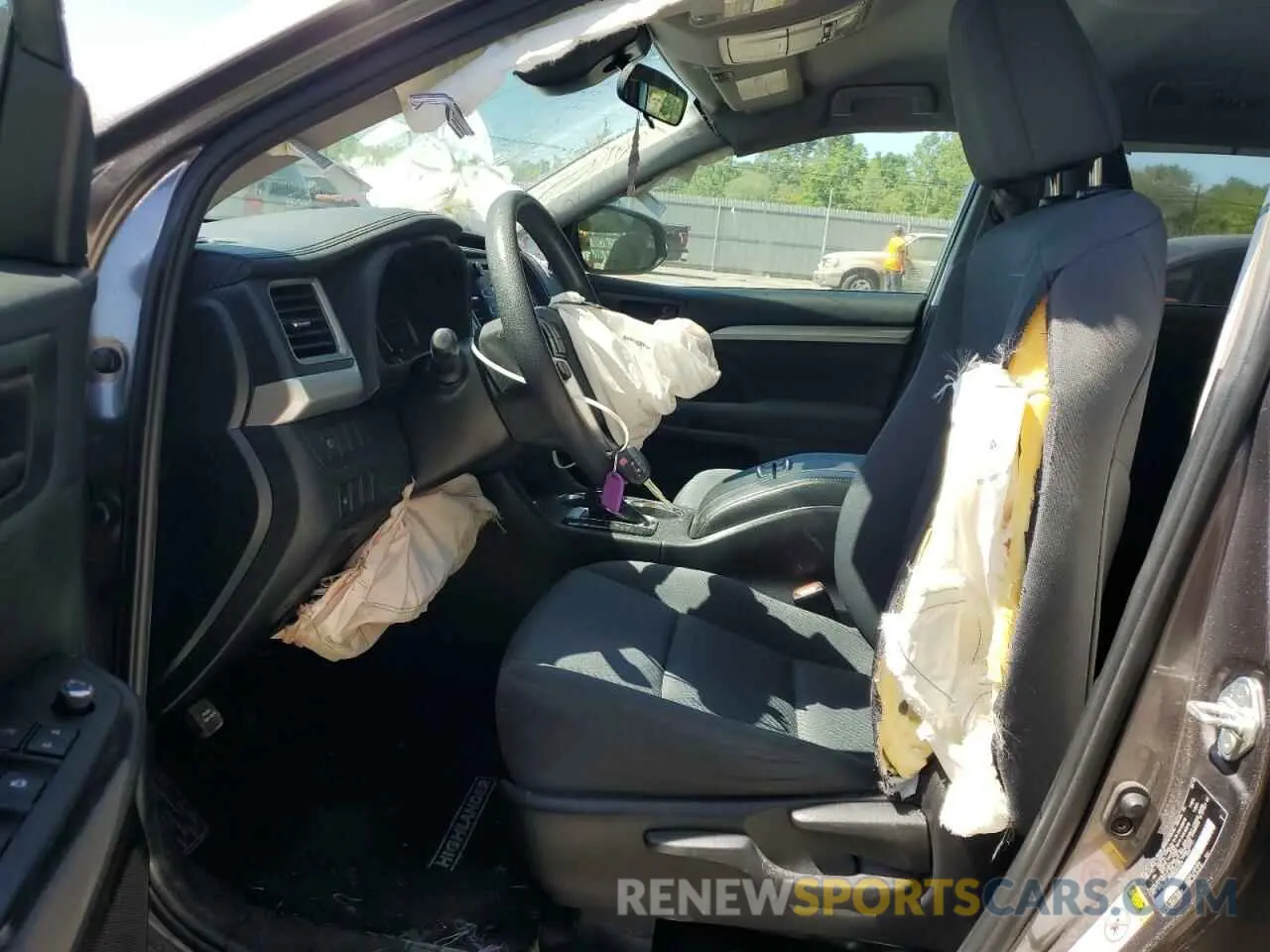 7 Photograph of a damaged car 5TDZARFH2KS054227 TOYOTA HIGHLANDER 2019