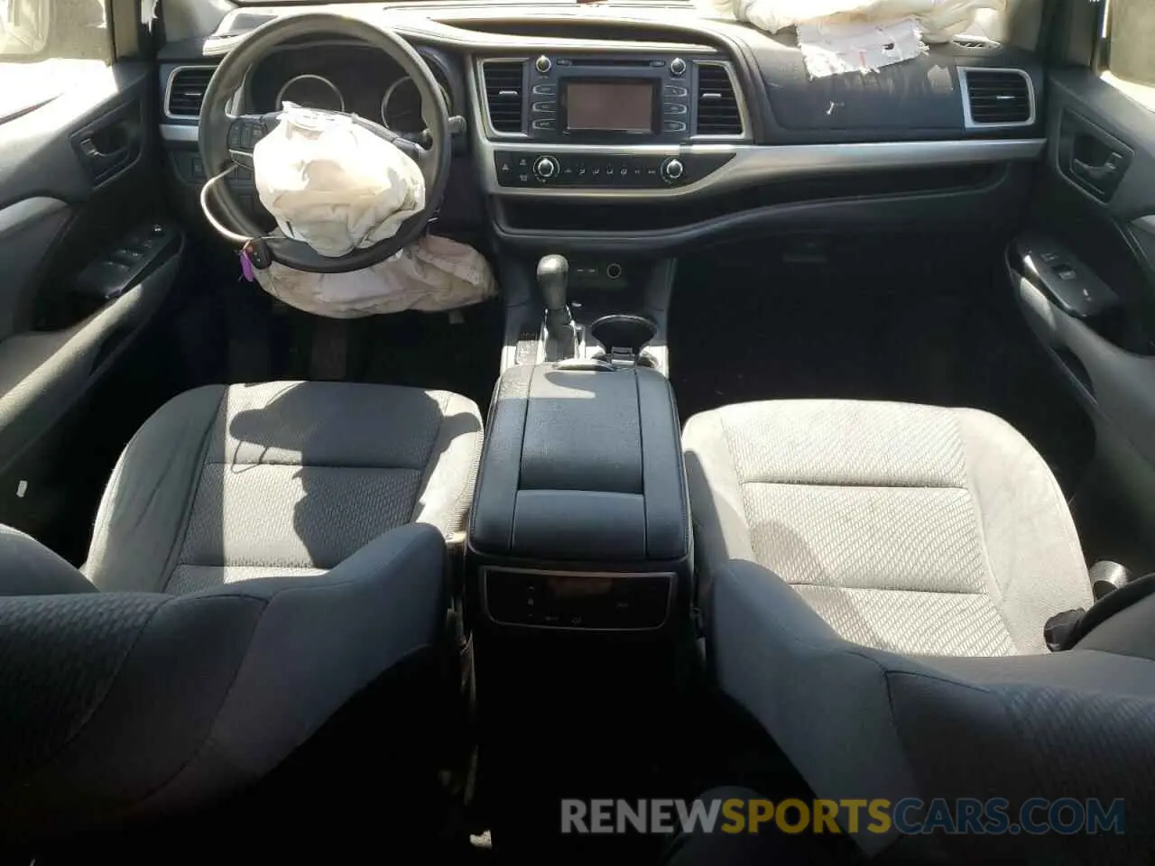 8 Photograph of a damaged car 5TDZARFH2KS054227 TOYOTA HIGHLANDER 2019