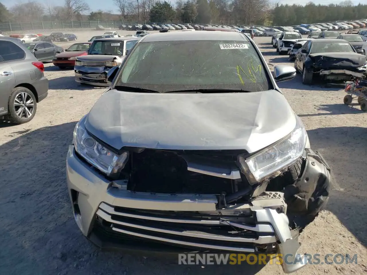 5 Photograph of a damaged car 5TDZARFH3KS042118 TOYOTA HIGHLANDER 2019