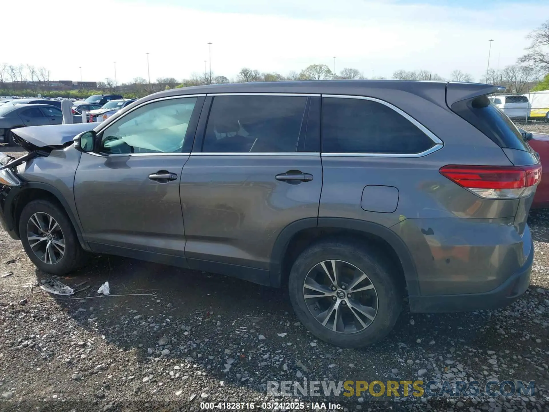14 Photograph of a damaged car 5TDZARFH3KS042684 TOYOTA HIGHLANDER 2019