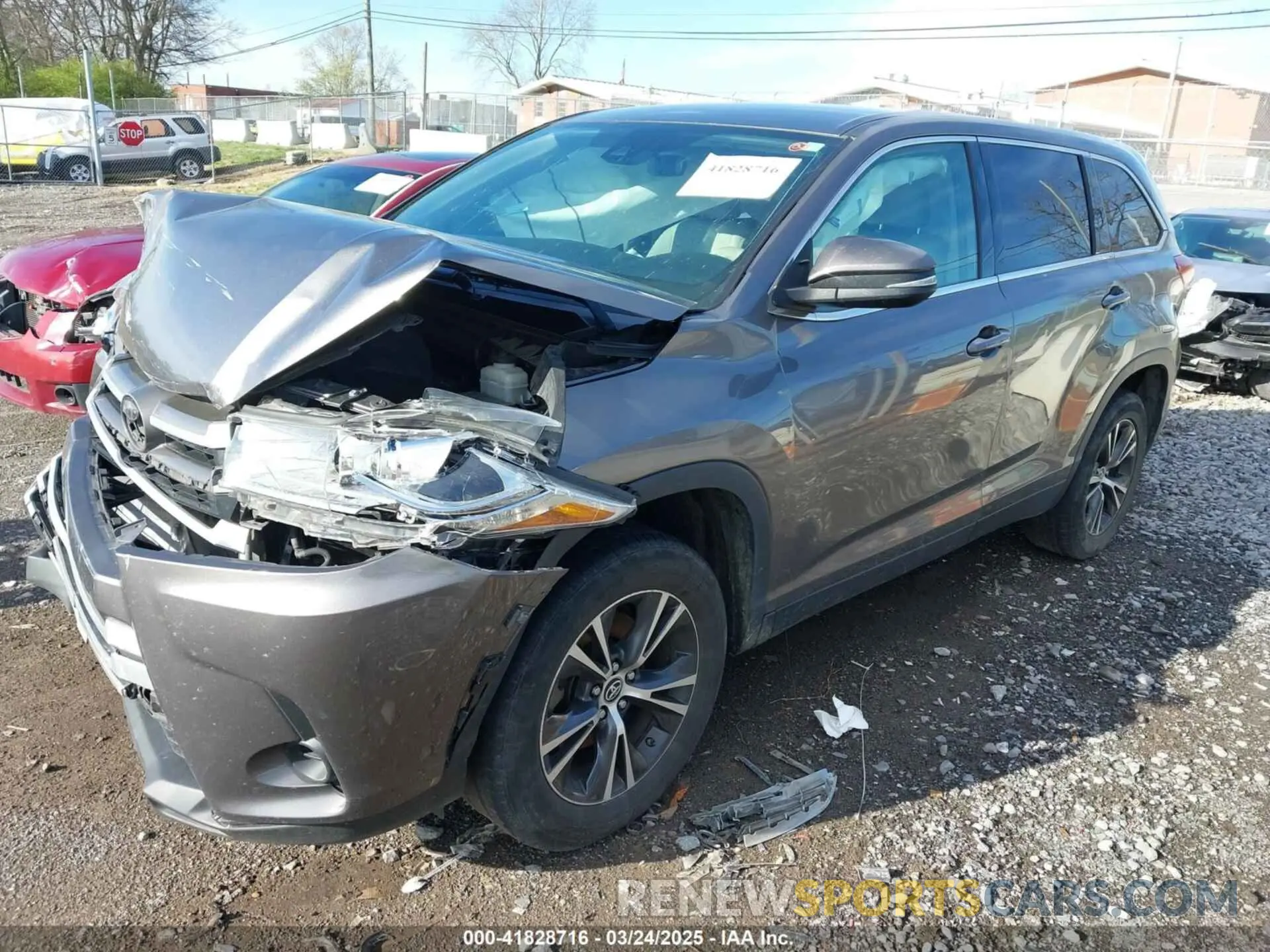 2 Photograph of a damaged car 5TDZARFH3KS042684 TOYOTA HIGHLANDER 2019