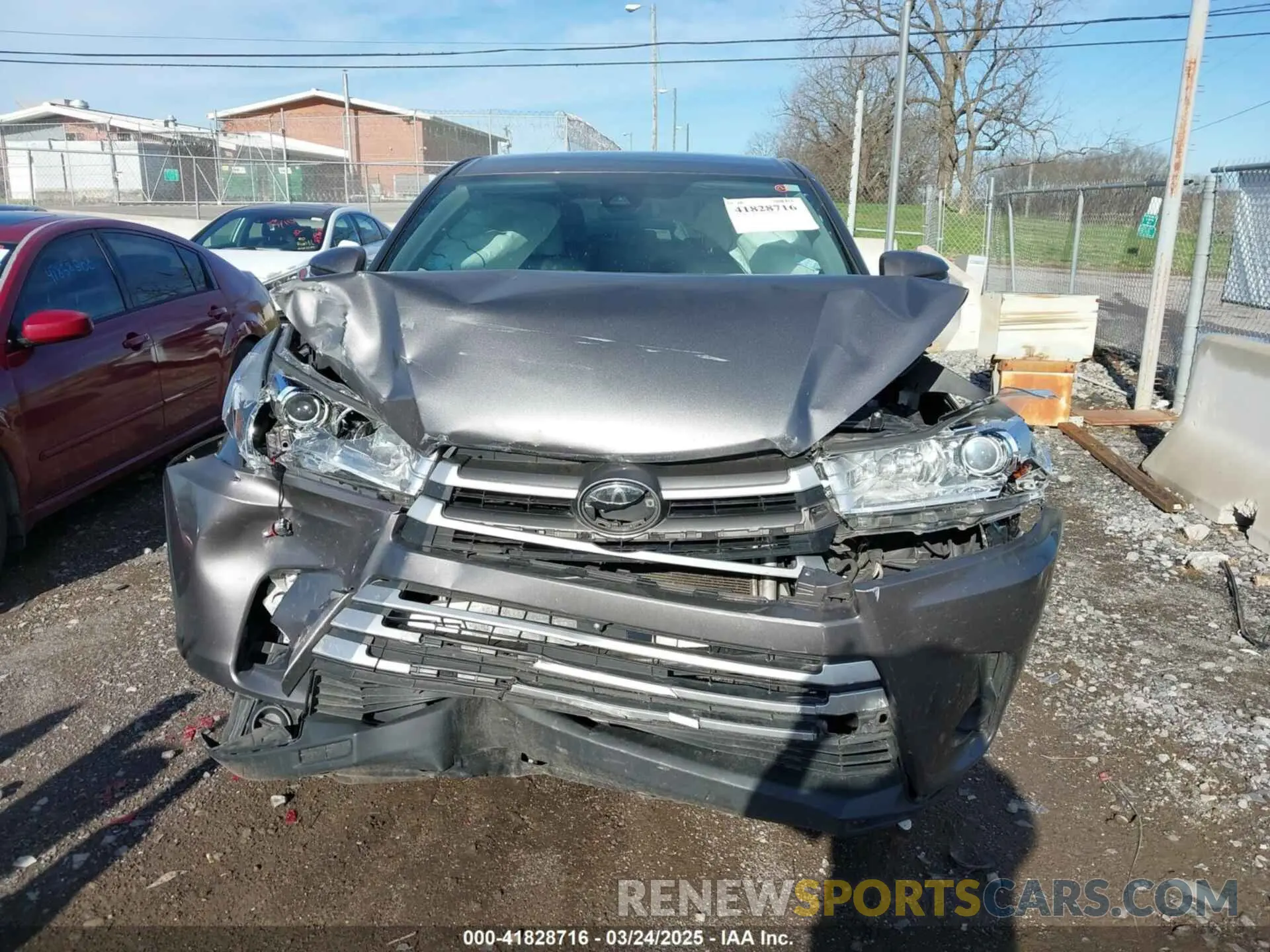 6 Photograph of a damaged car 5TDZARFH3KS042684 TOYOTA HIGHLANDER 2019