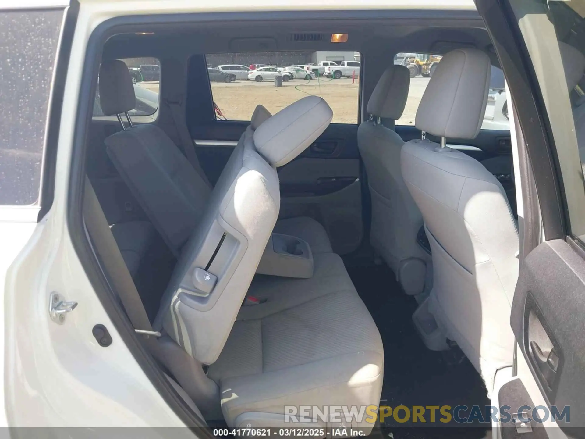 8 Фотография поврежденного автомобиля 5TDZARFH3KS047612 TOYOTA HIGHLANDER 2019