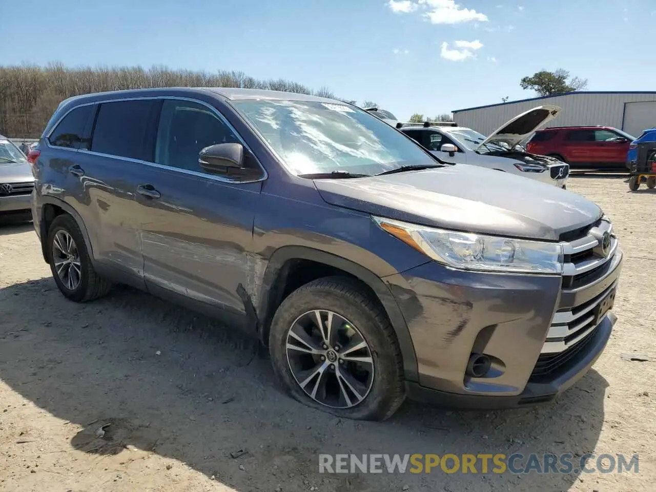 4 Photograph of a damaged car 5TDZARFH3KS049540 TOYOTA HIGHLANDER 2019
