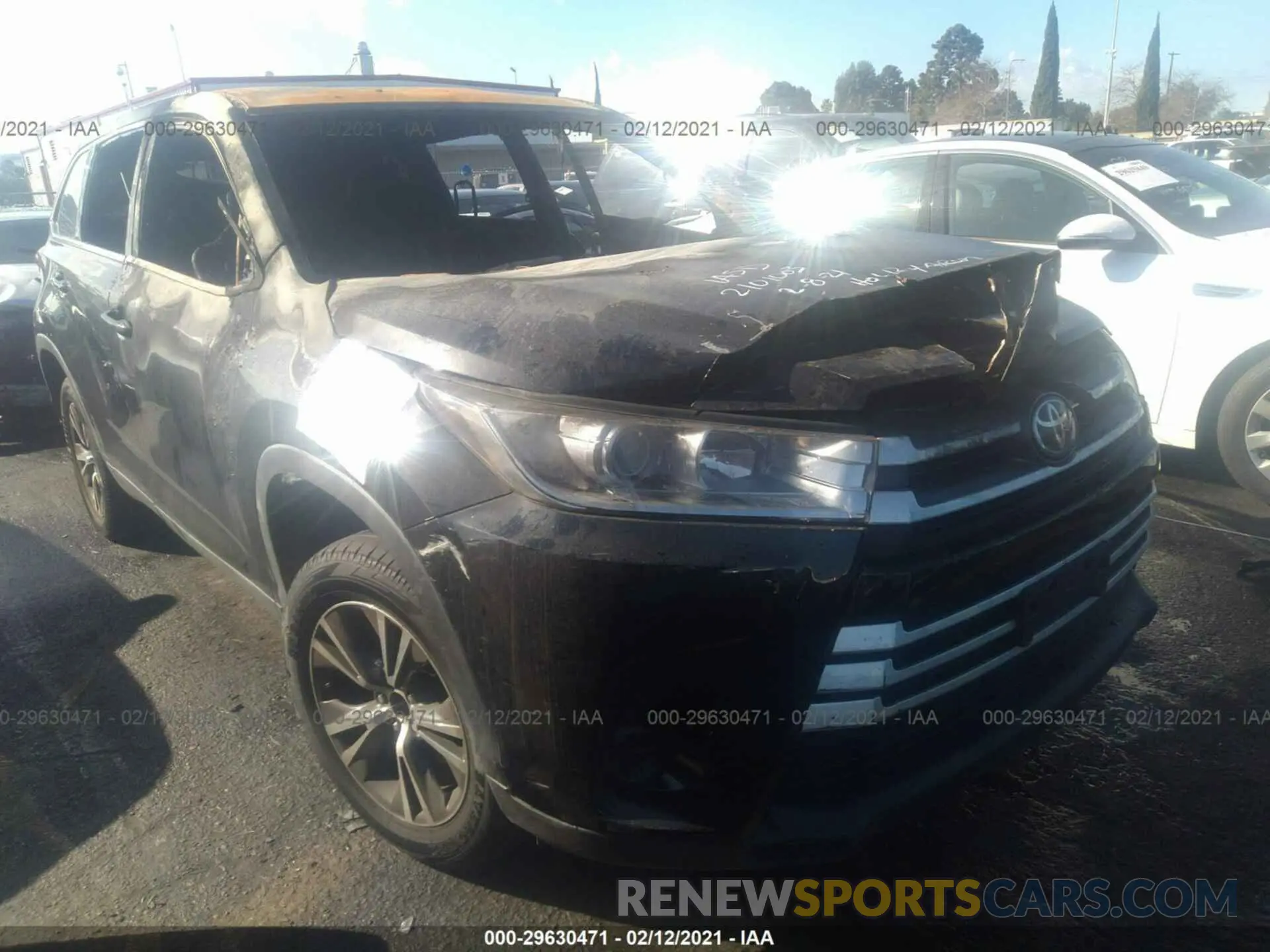 1 Photograph of a damaged car 5TDZARFH3KS050946 TOYOTA HIGHLANDER 2019