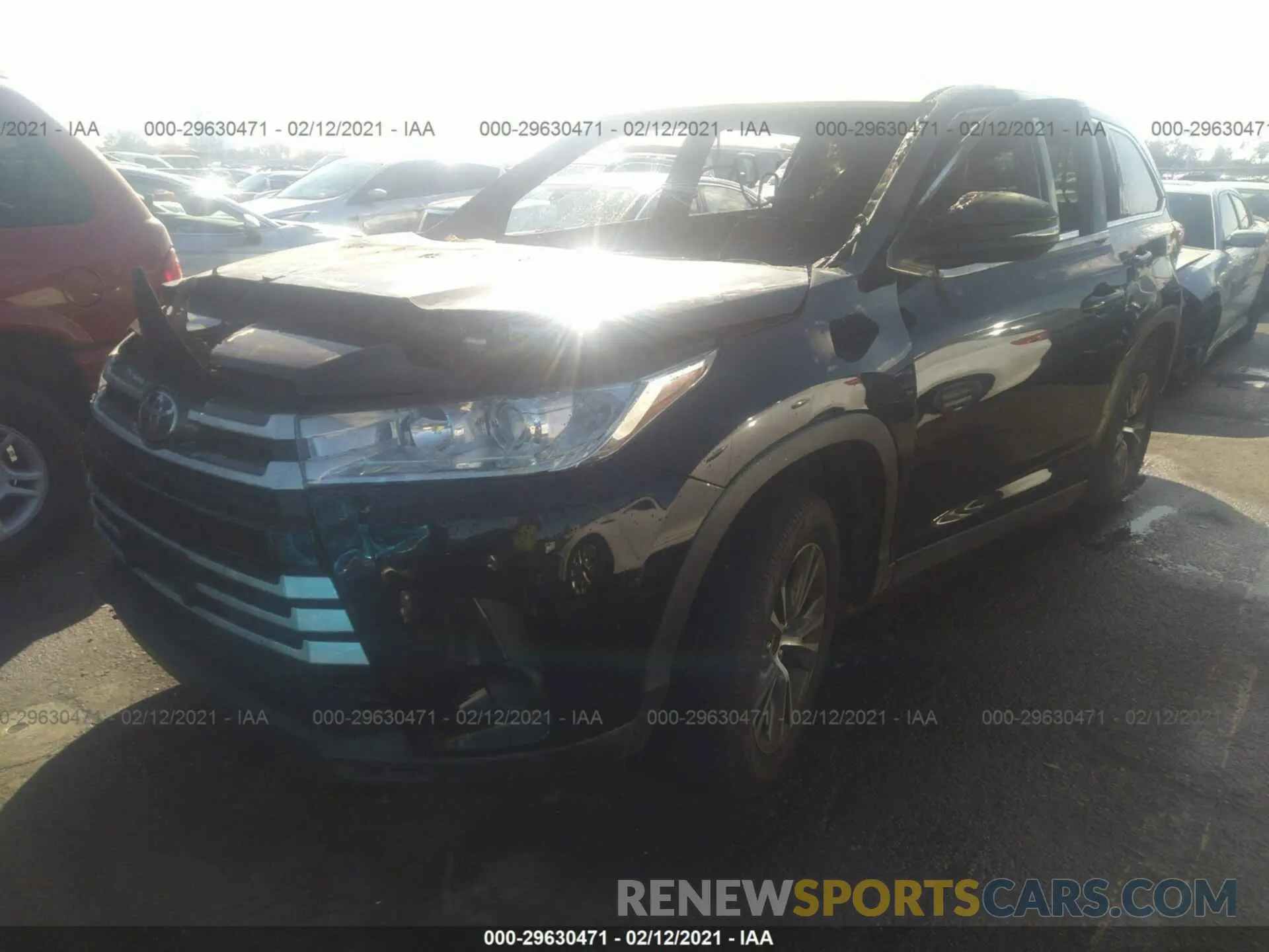 2 Photograph of a damaged car 5TDZARFH3KS050946 TOYOTA HIGHLANDER 2019