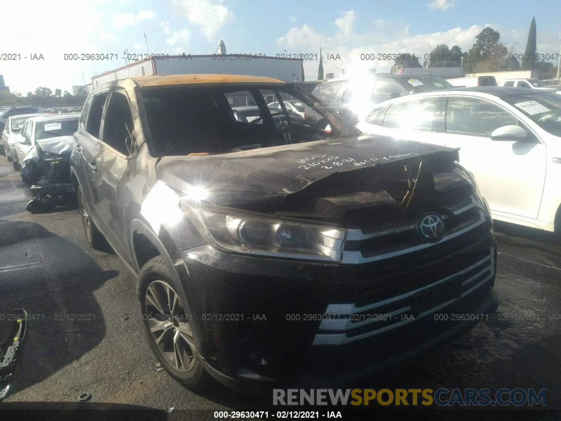 6 Photograph of a damaged car 5TDZARFH3KS050946 TOYOTA HIGHLANDER 2019