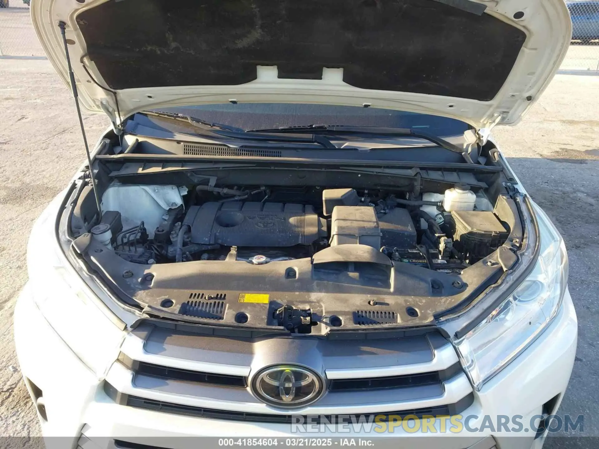 10 Photograph of a damaged car 5TDZARFH4KS047134 TOYOTA HIGHLANDER 2019