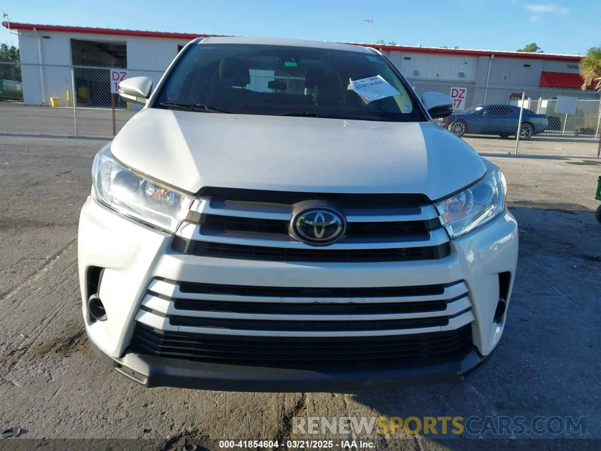 13 Photograph of a damaged car 5TDZARFH4KS047134 TOYOTA HIGHLANDER 2019