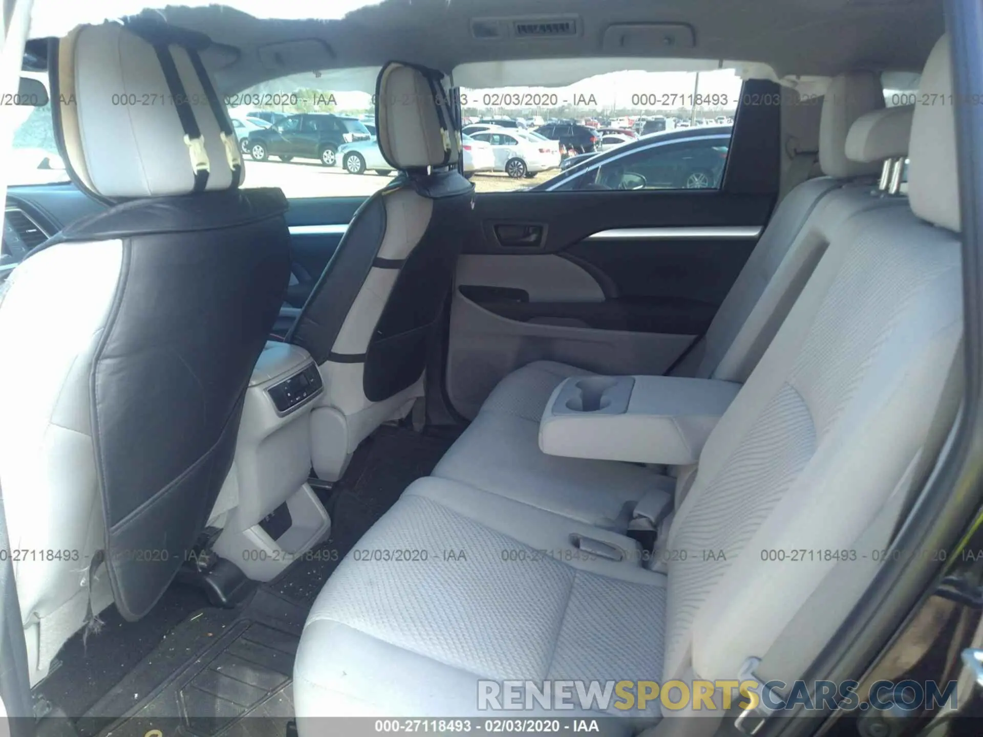 8 Photograph of a damaged car 5TDZARFH4KS052107 TOYOTA HIGHLANDER 2019