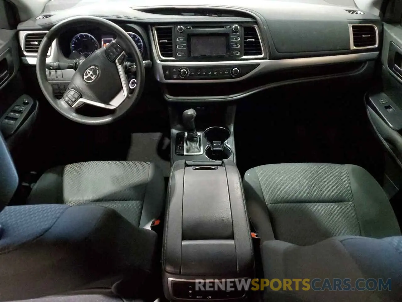8 Photograph of a damaged car 5TDZARFH4KS058182 TOYOTA HIGHLANDER 2019