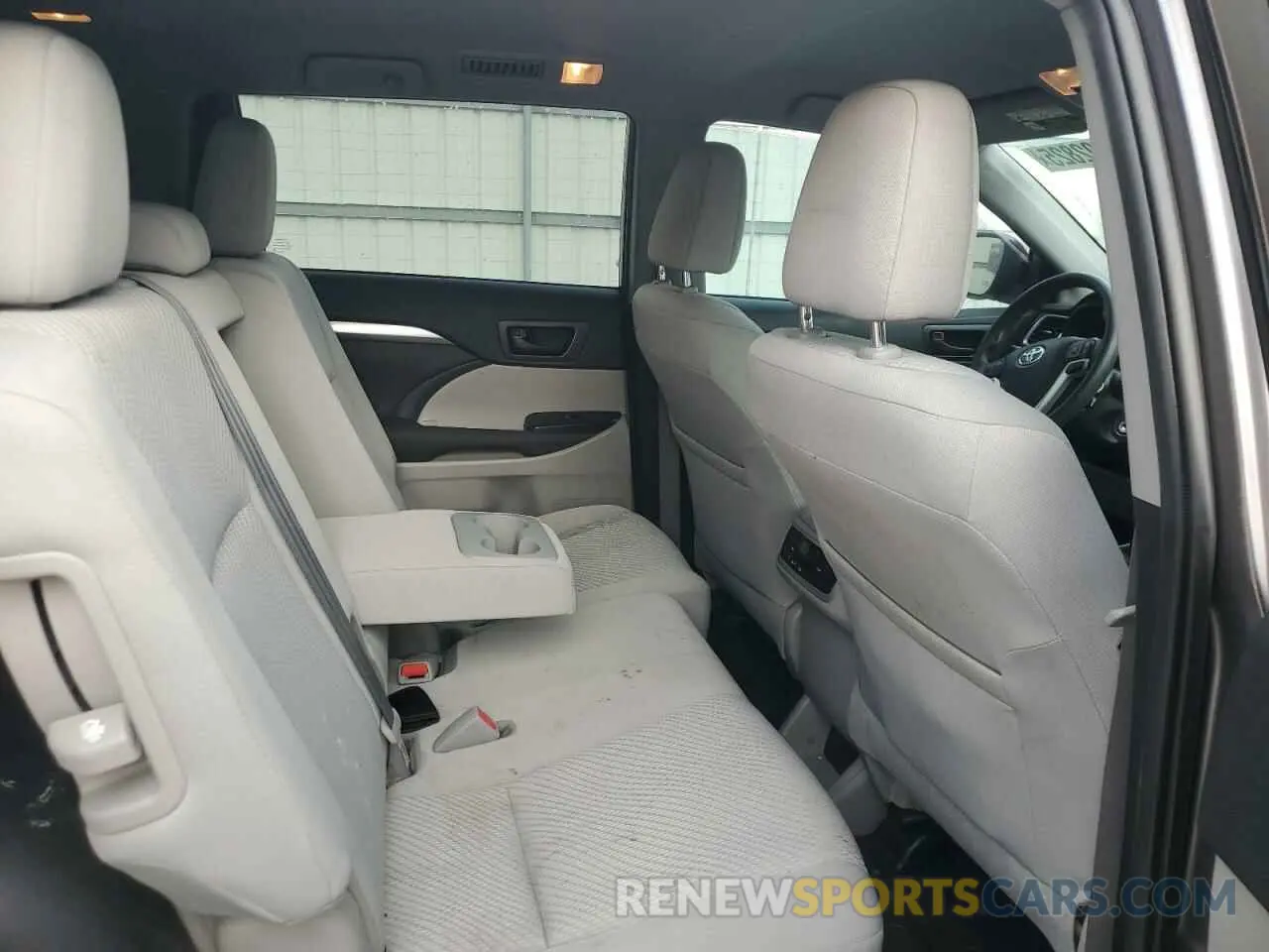 11 Photograph of a damaged car 5TDZARFH5KS052925 TOYOTA HIGHLANDER 2019