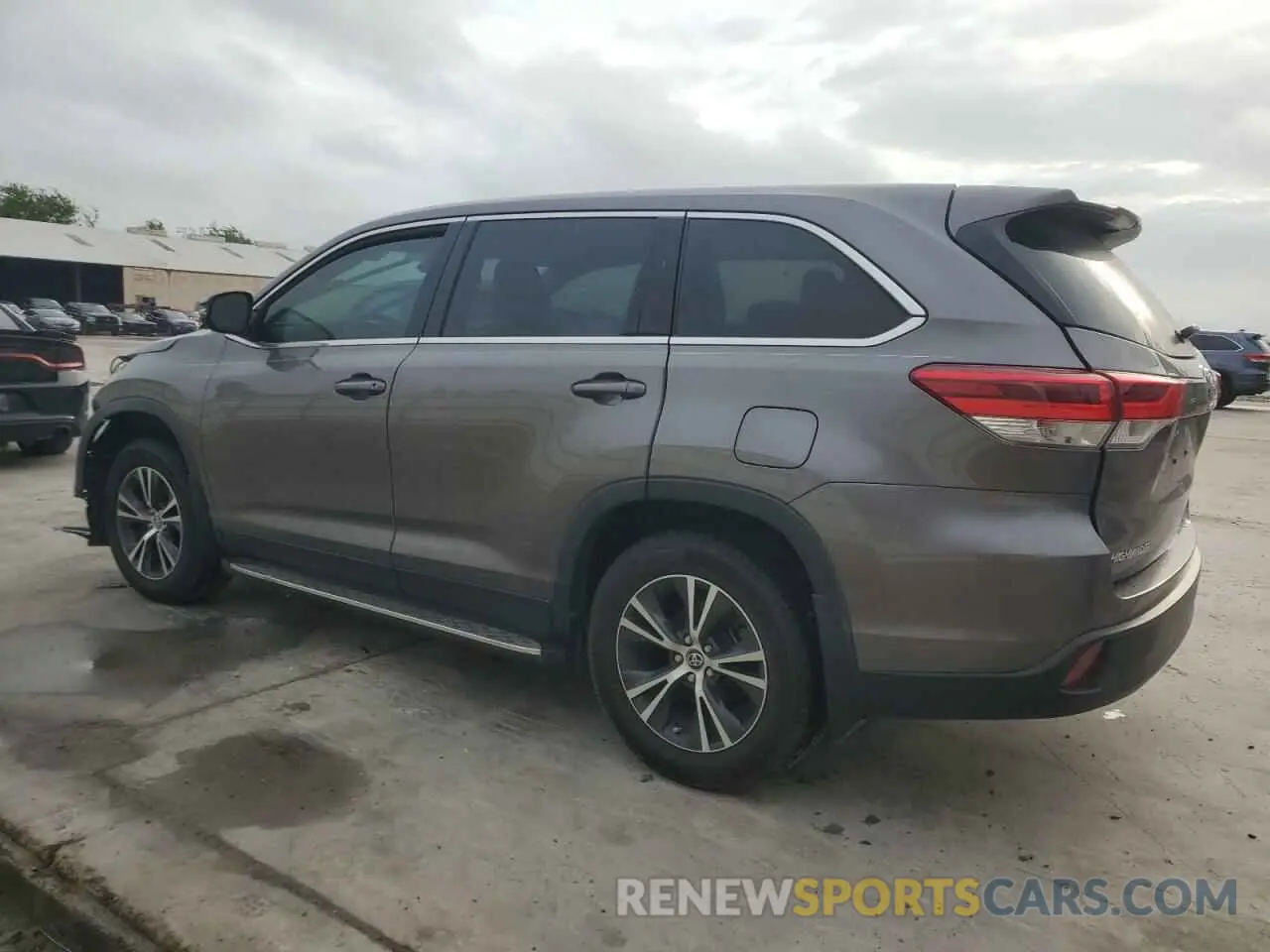 2 Photograph of a damaged car 5TDZARFH5KS052925 TOYOTA HIGHLANDER 2019