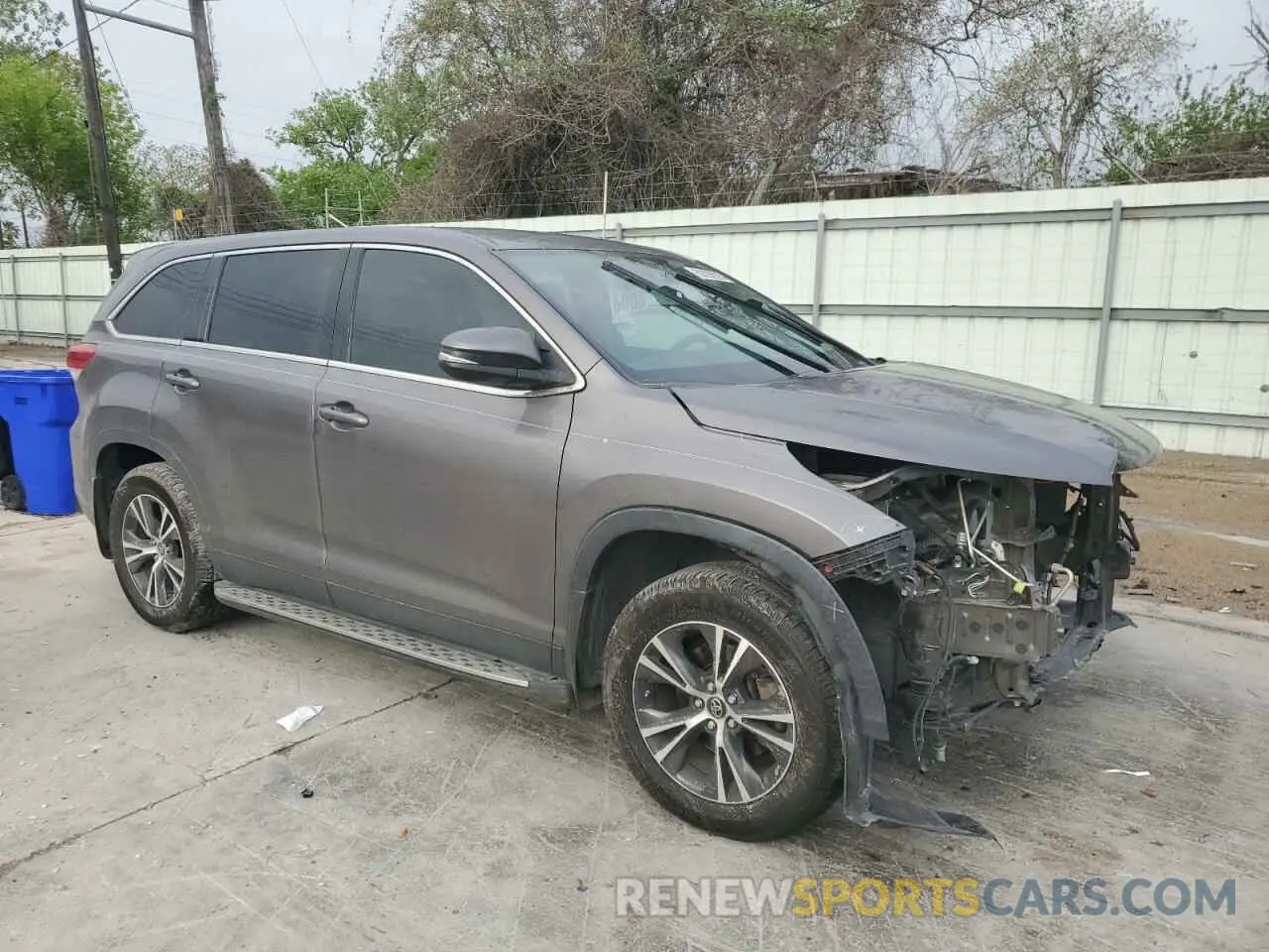 4 Photograph of a damaged car 5TDZARFH5KS052925 TOYOTA HIGHLANDER 2019