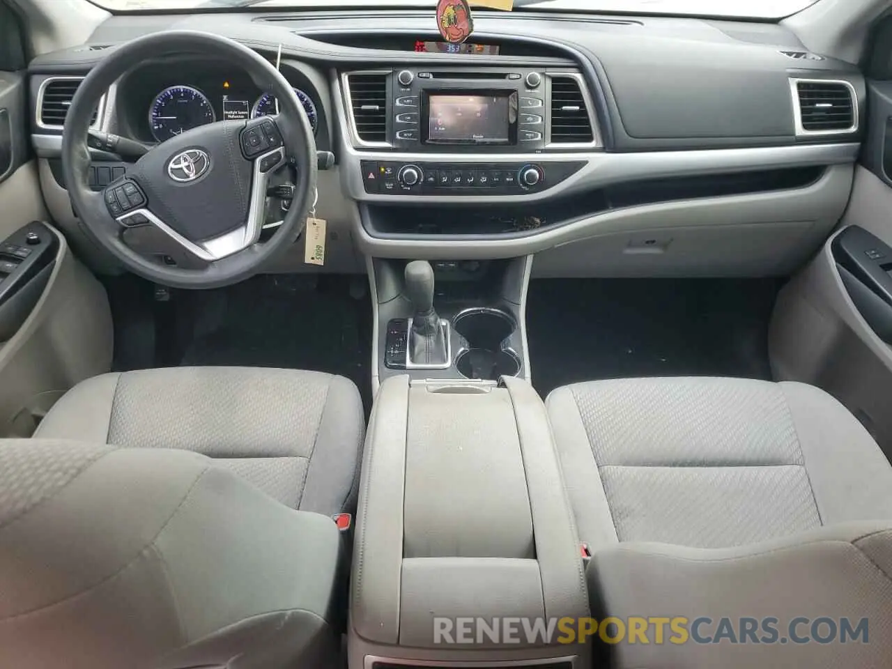 8 Photograph of a damaged car 5TDZARFH5KS052925 TOYOTA HIGHLANDER 2019