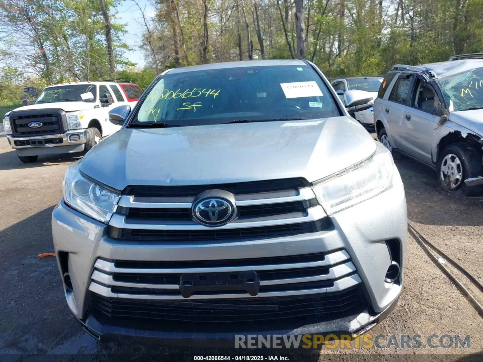 12 Photograph of a damaged car 5TDZARFH5KS056957 TOYOTA HIGHLANDER 2019