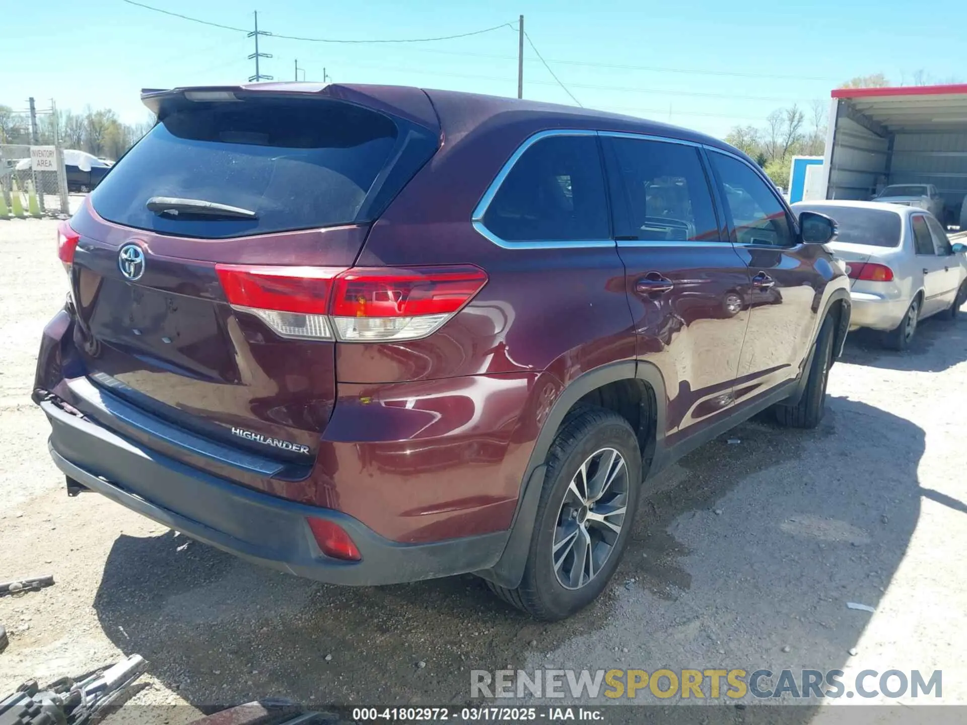 4 Photograph of a damaged car 5TDZARFH6KS043814 TOYOTA HIGHLANDER 2019