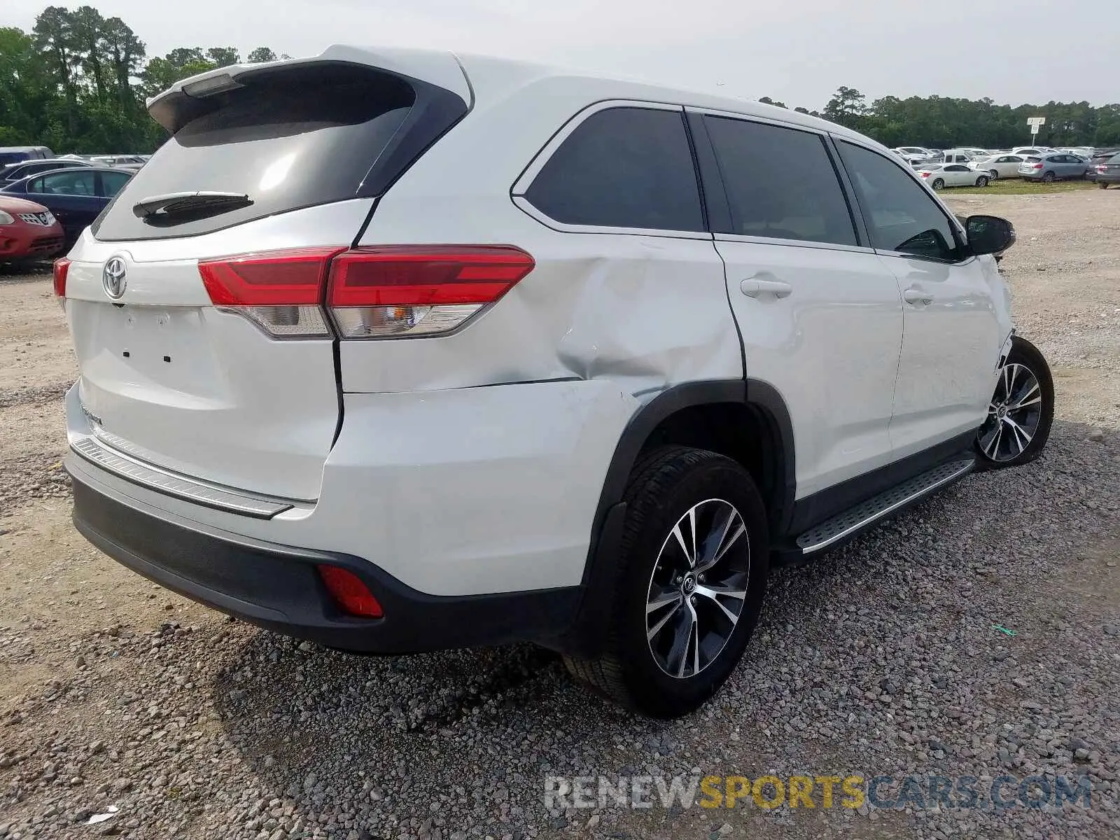 4 Photograph of a damaged car 5TDZARFH6KS052190 TOYOTA HIGHLANDER 2019